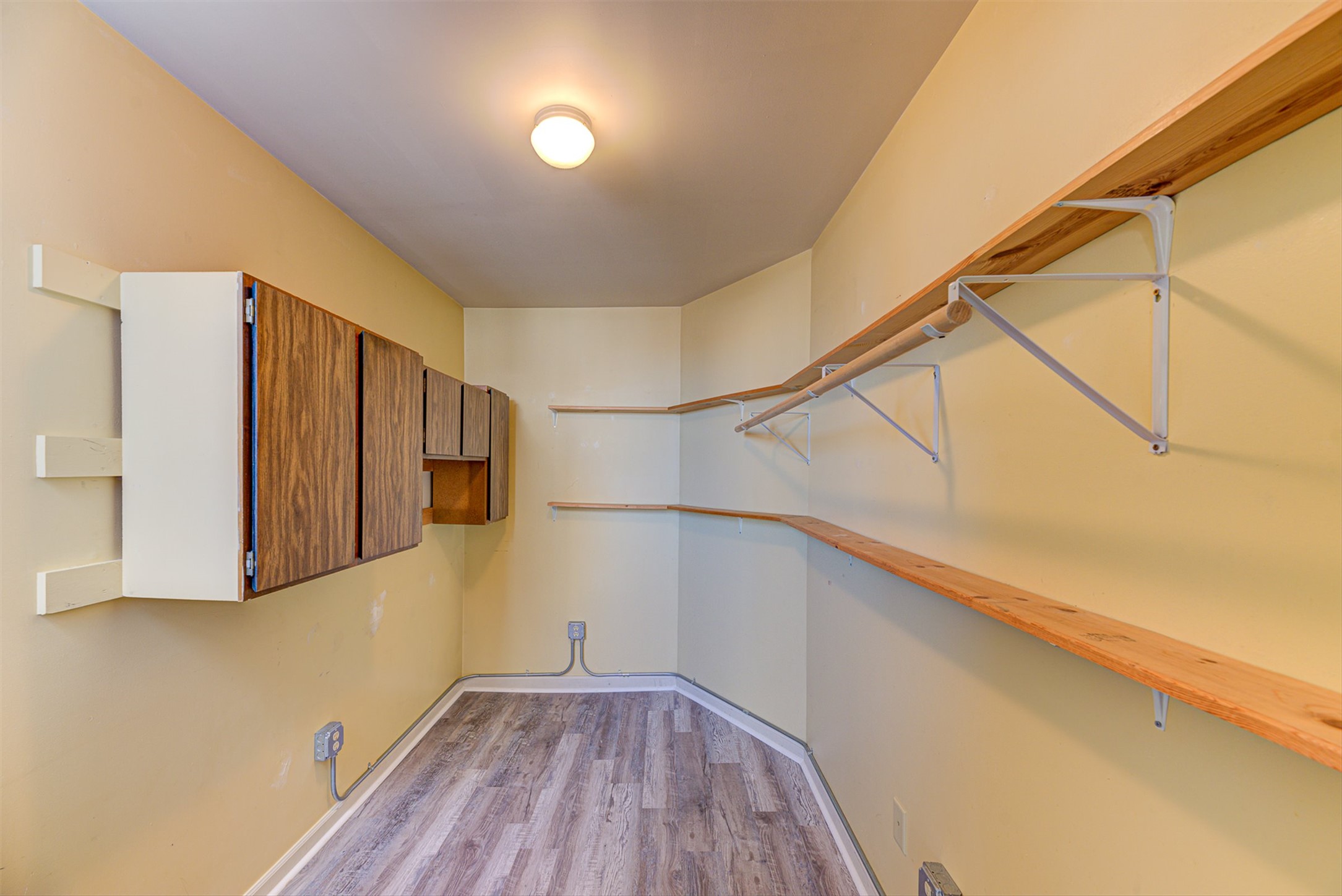 420 Knight Street Property Photo 13
