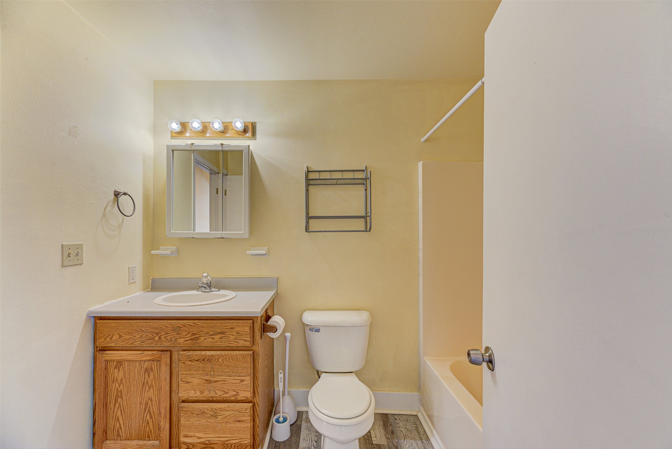420 Knight Street Property Photo 14