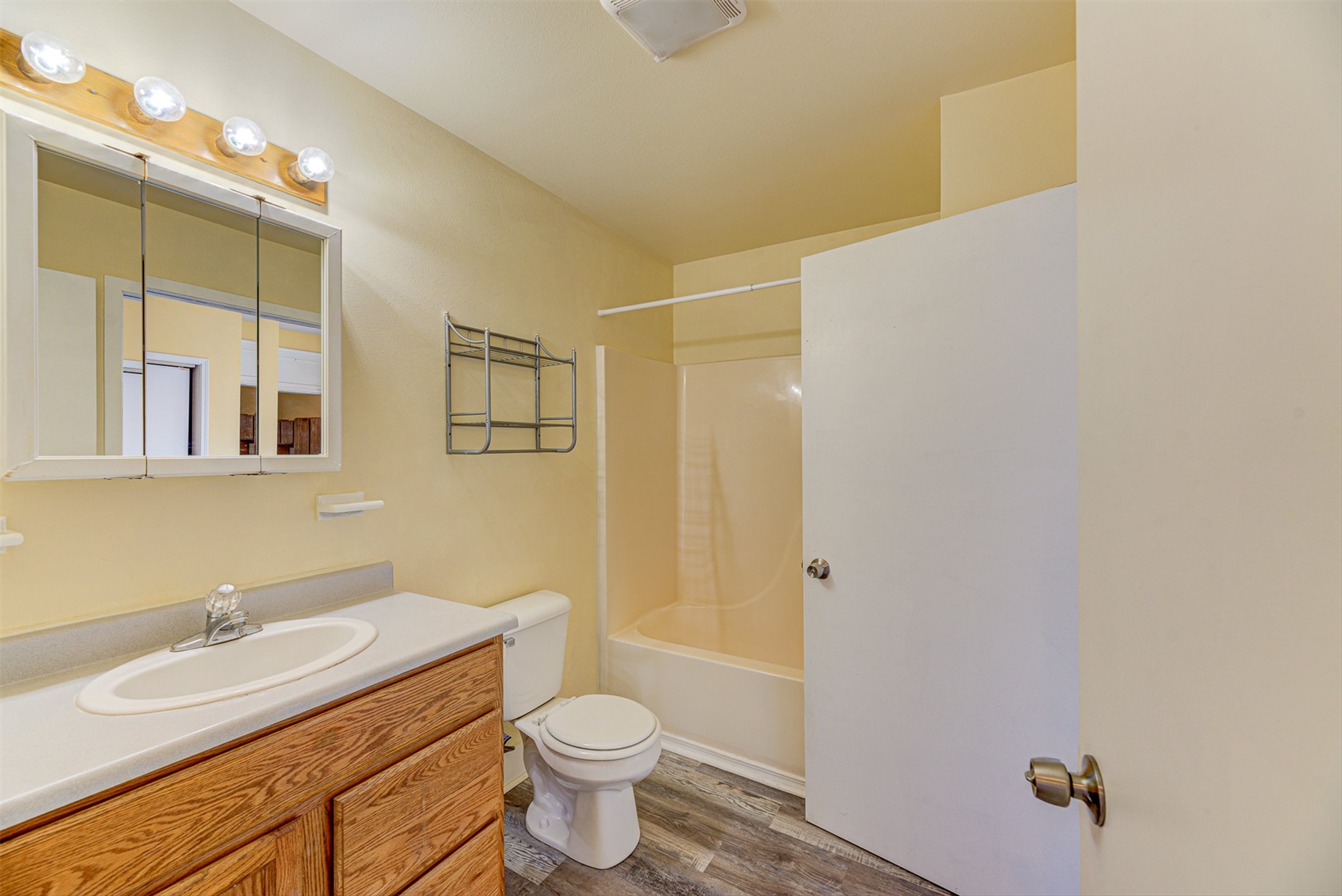 420 Knight Street Property Photo 15