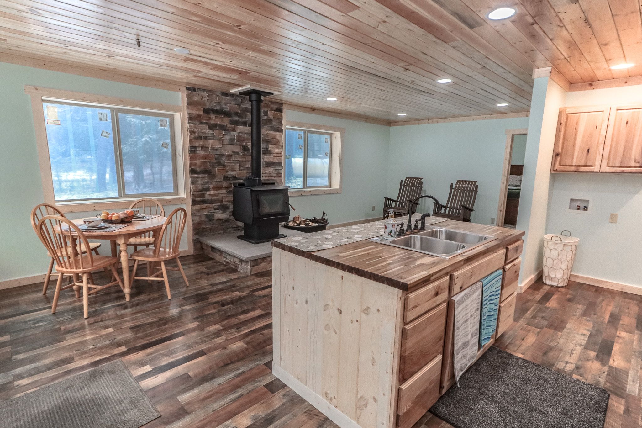 7490 Pinkham Creek Road Property Photo 1