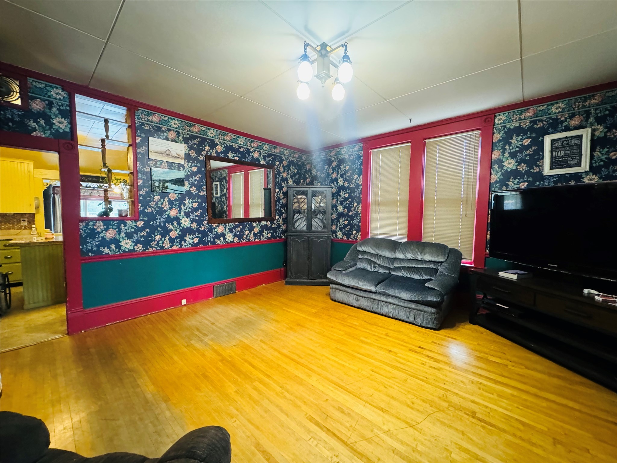 405 Main Street W Property Photo 27