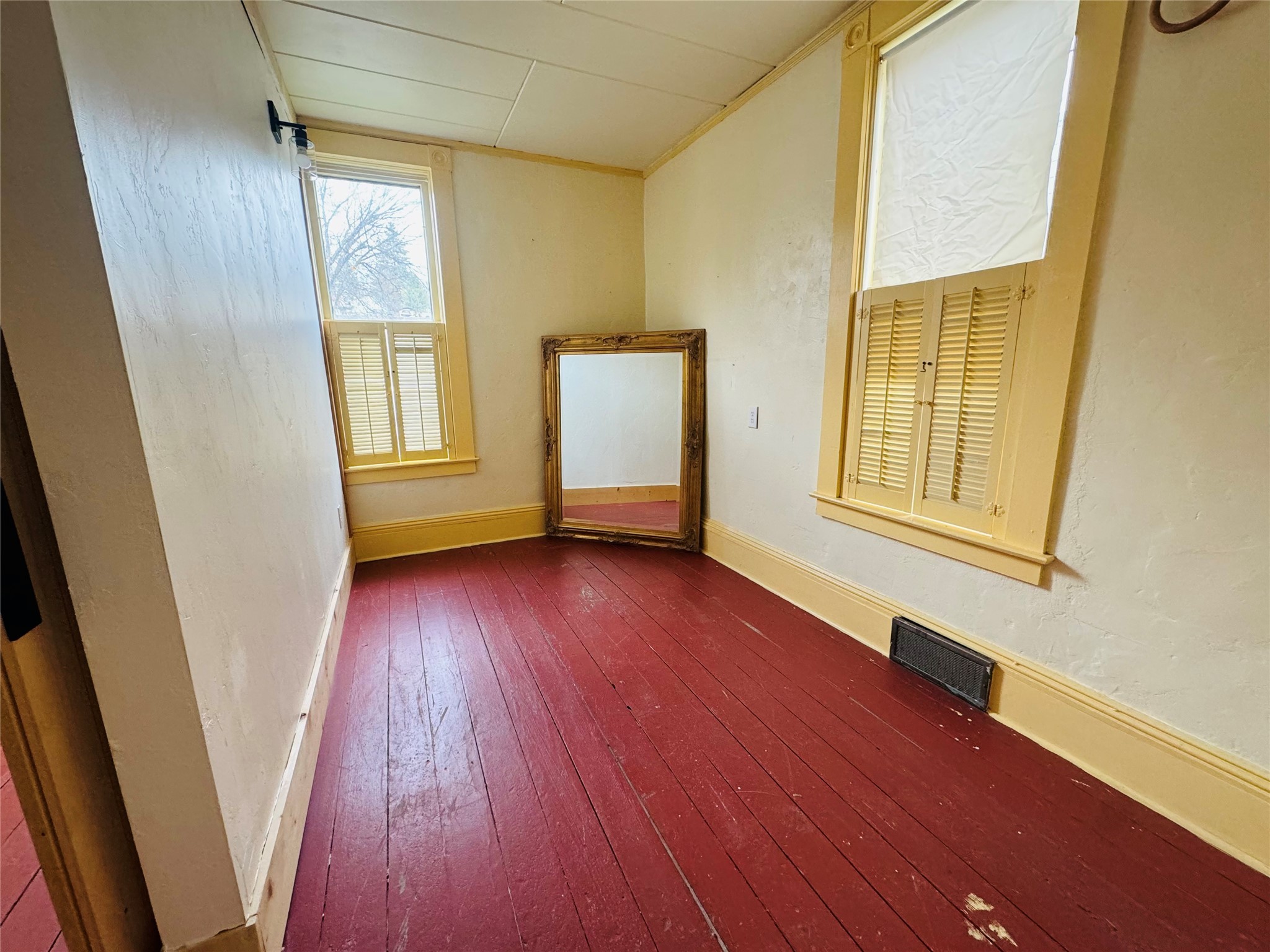 405 Main Street W Property Photo 46