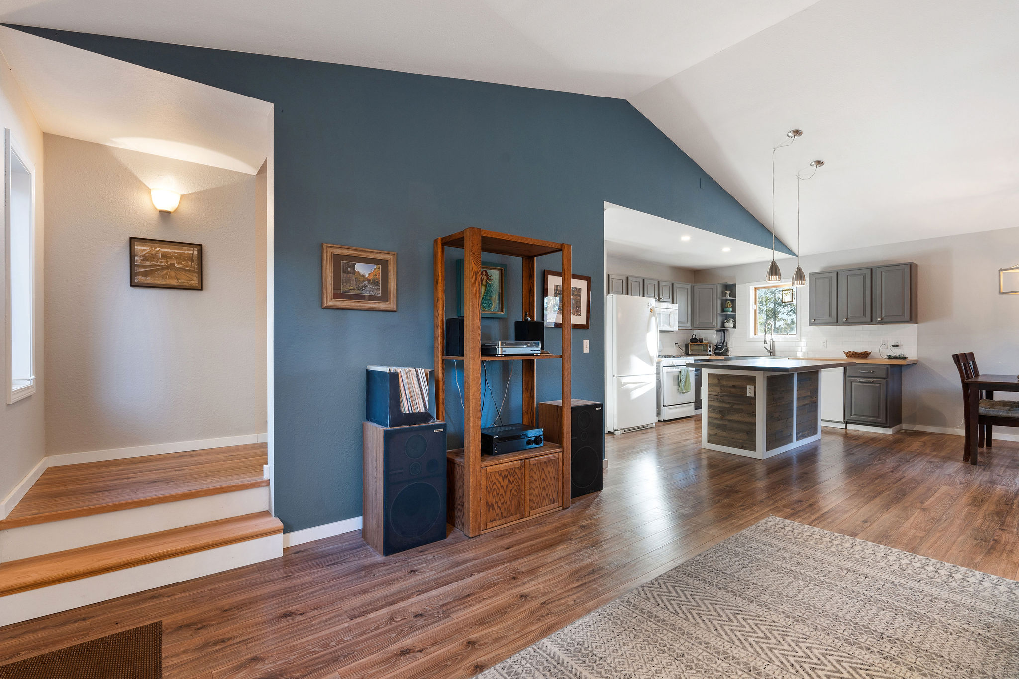 128 Ledgewood Drive Property Photo 1