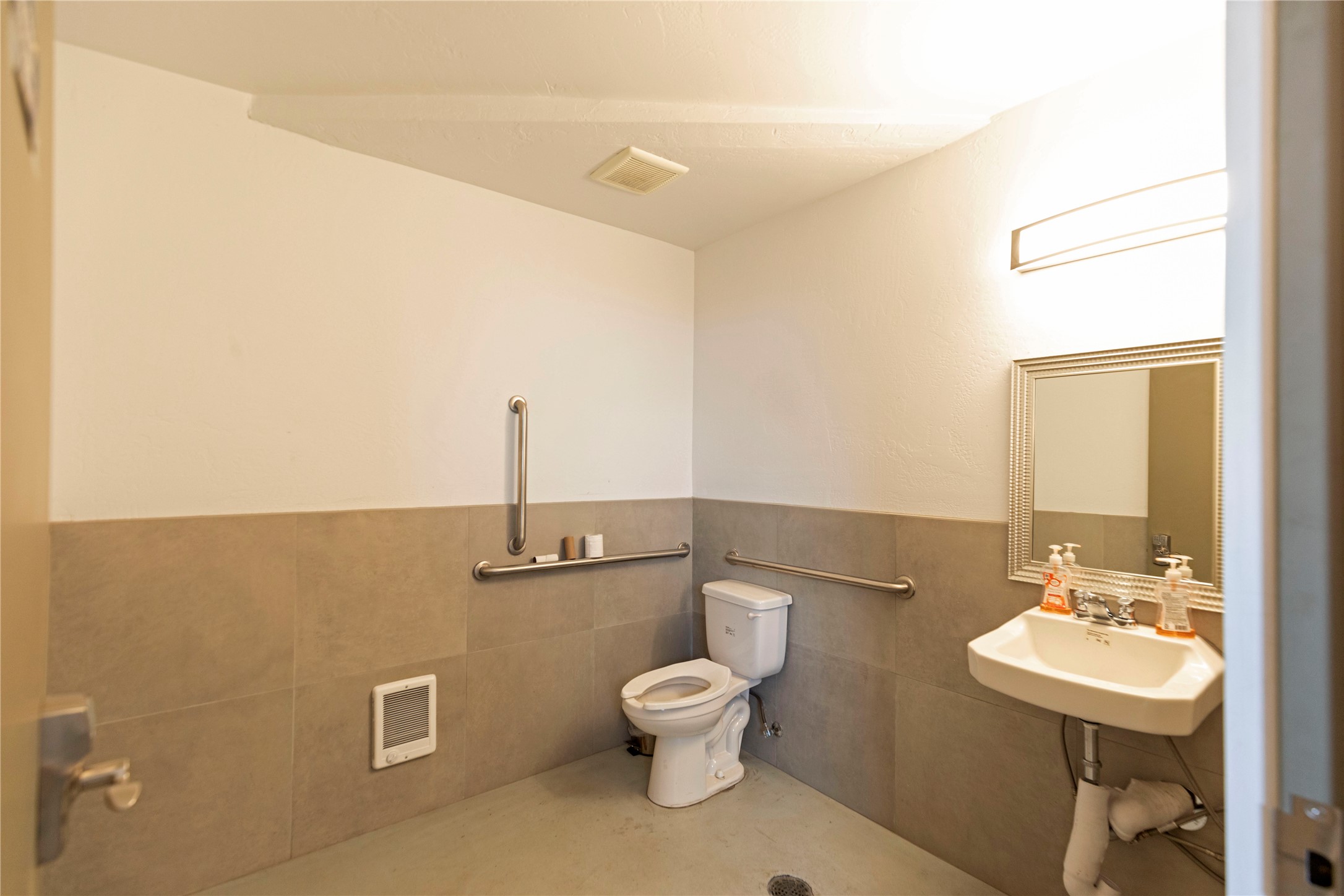 1803 Brooks Street Property Photo 20