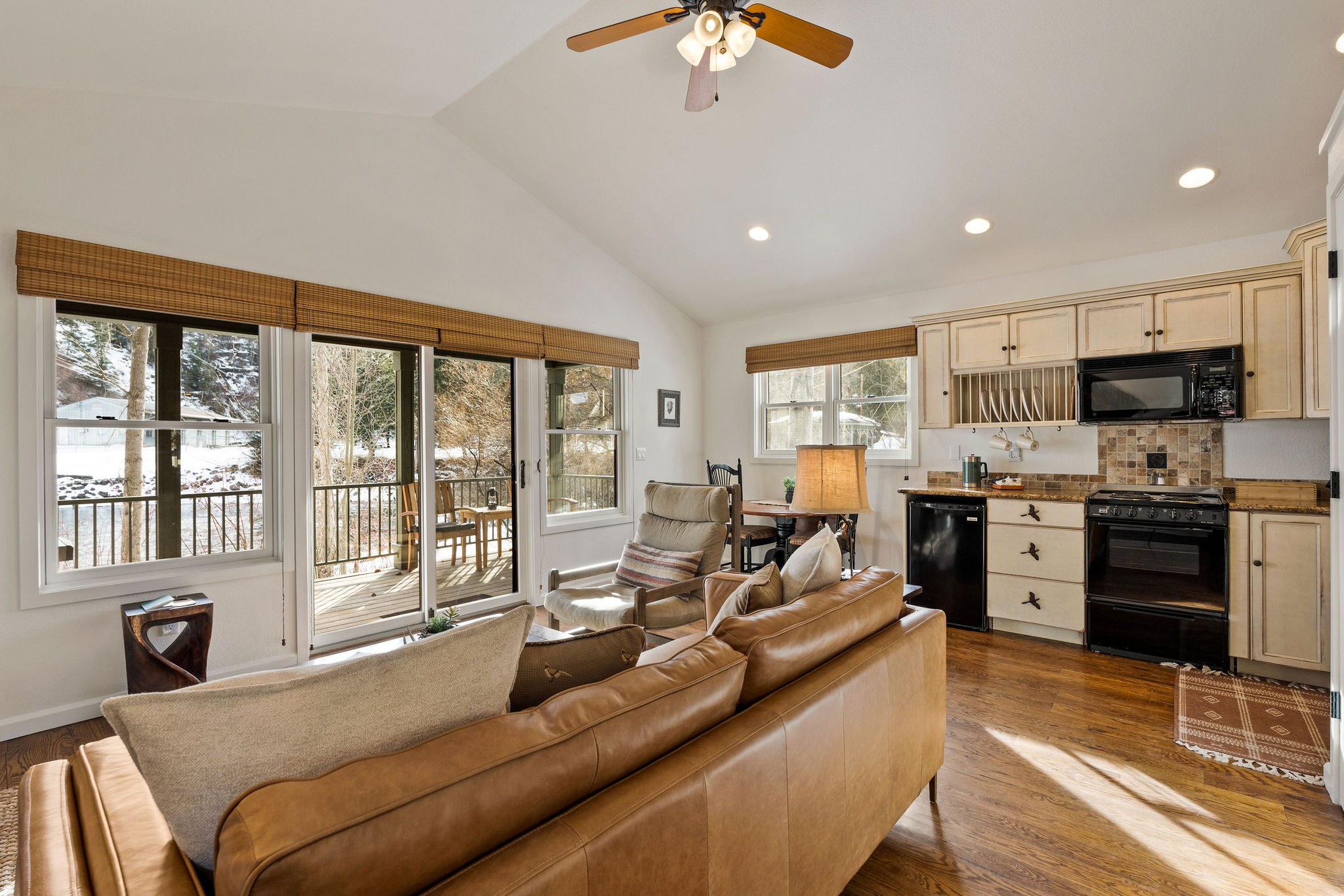 305 Bridge Street Property Photo 8