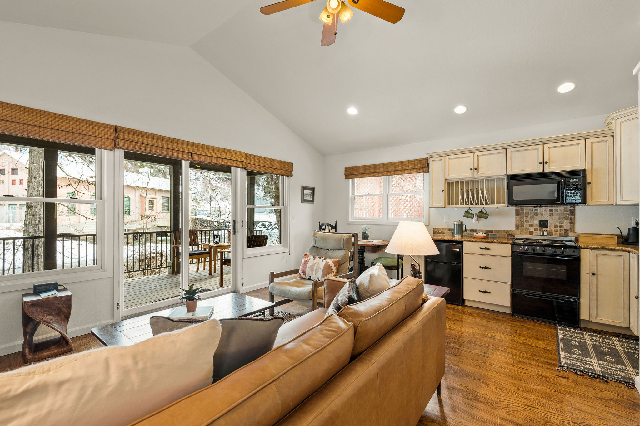 305 Bridge Street Property Photo 25