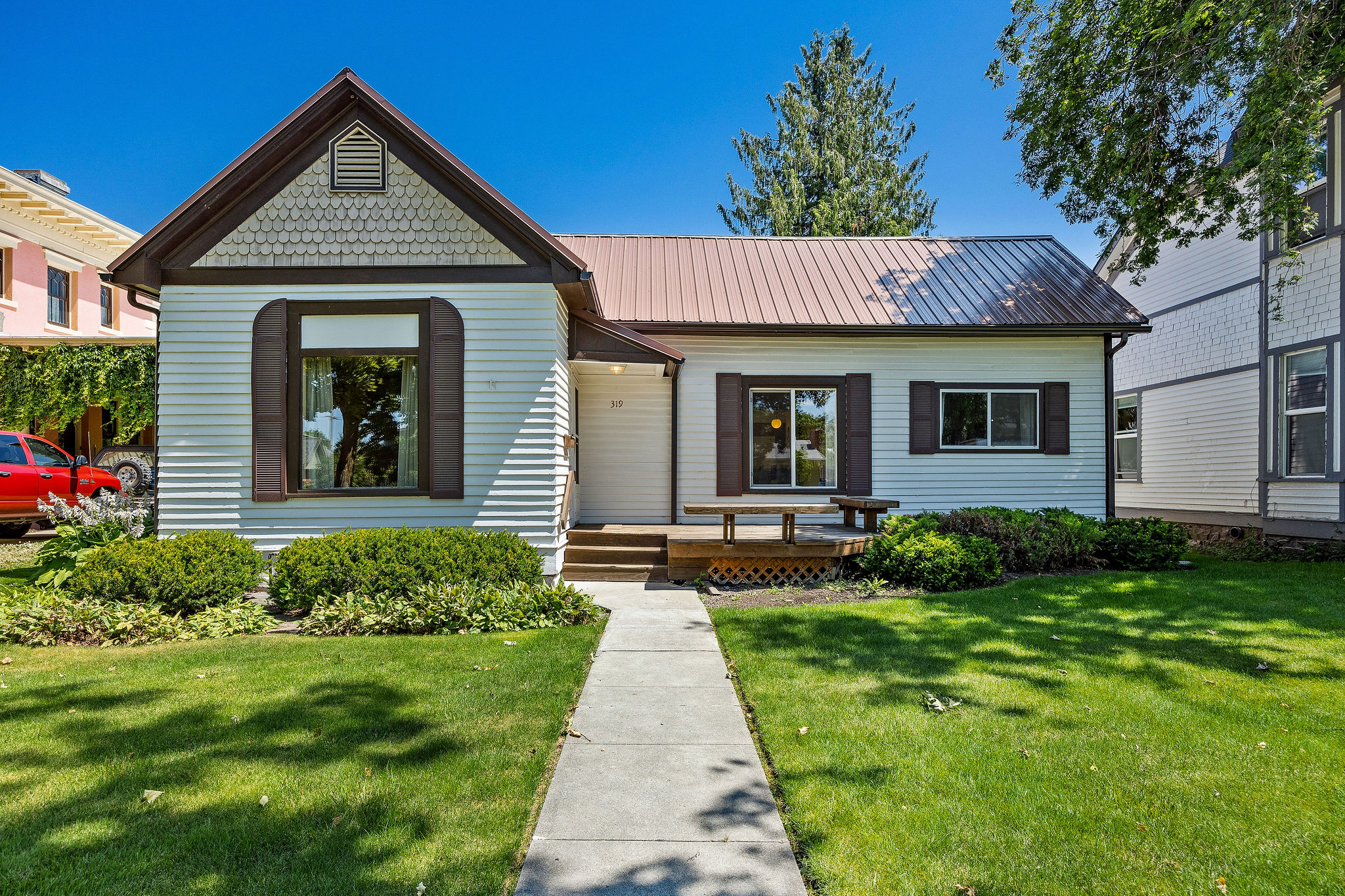 319 4th Avenue E Property Photo 1