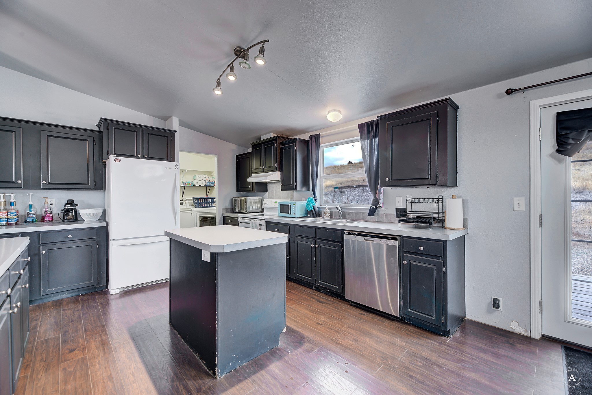 6594 And 6410 Collins Drive Property Photo 31