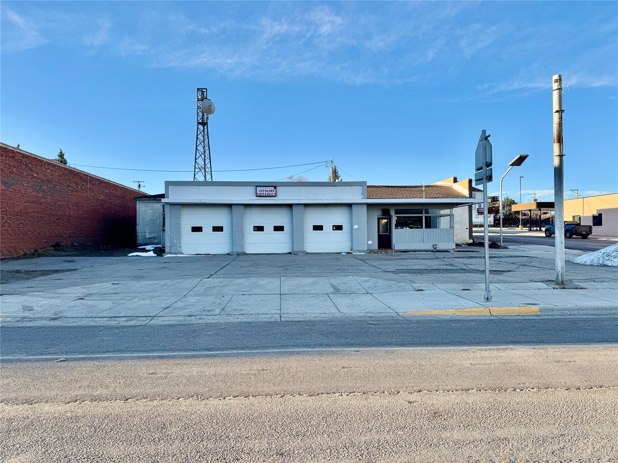 100 E Main Street Property Photo
