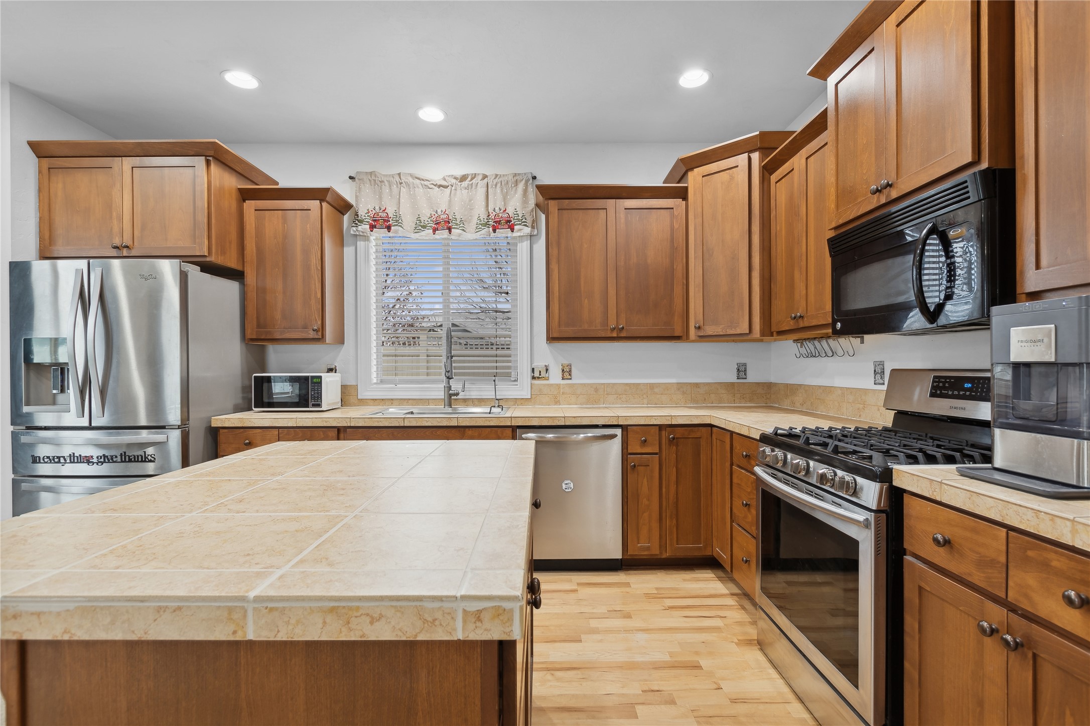 208 Weimar Way Property Photo 8