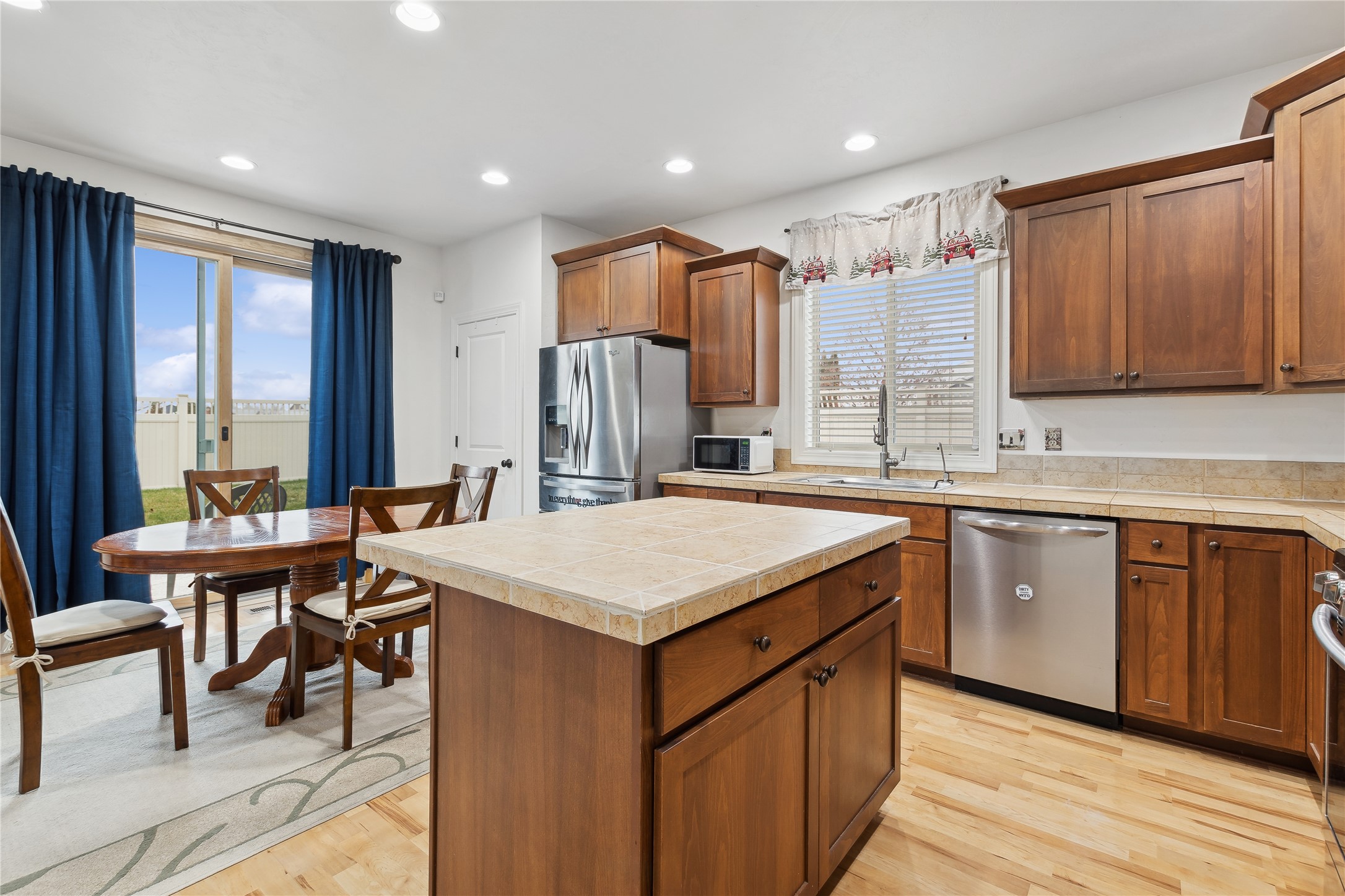 208 Weimar Way Property Photo 10