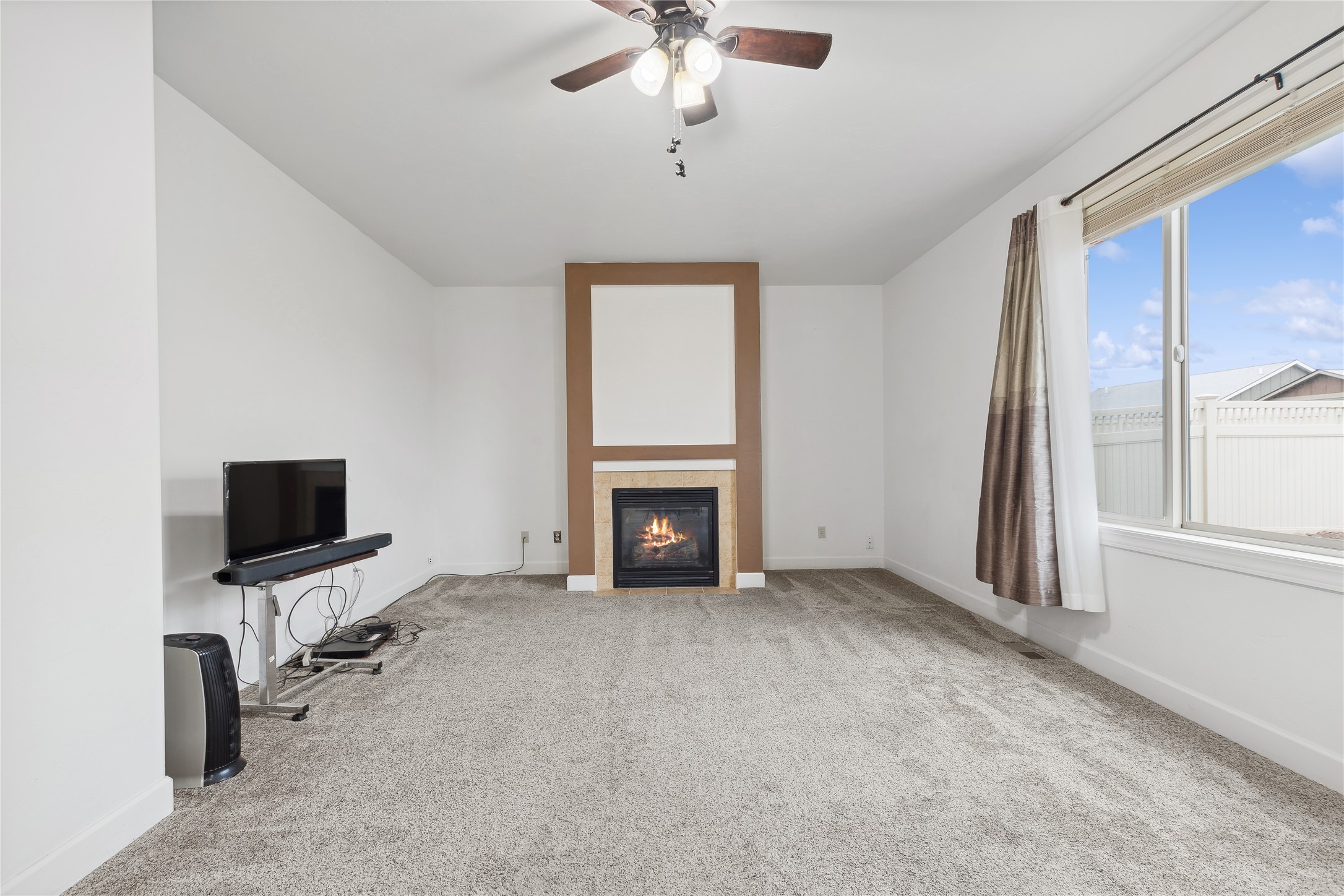 208 Weimar Way Property Photo 17