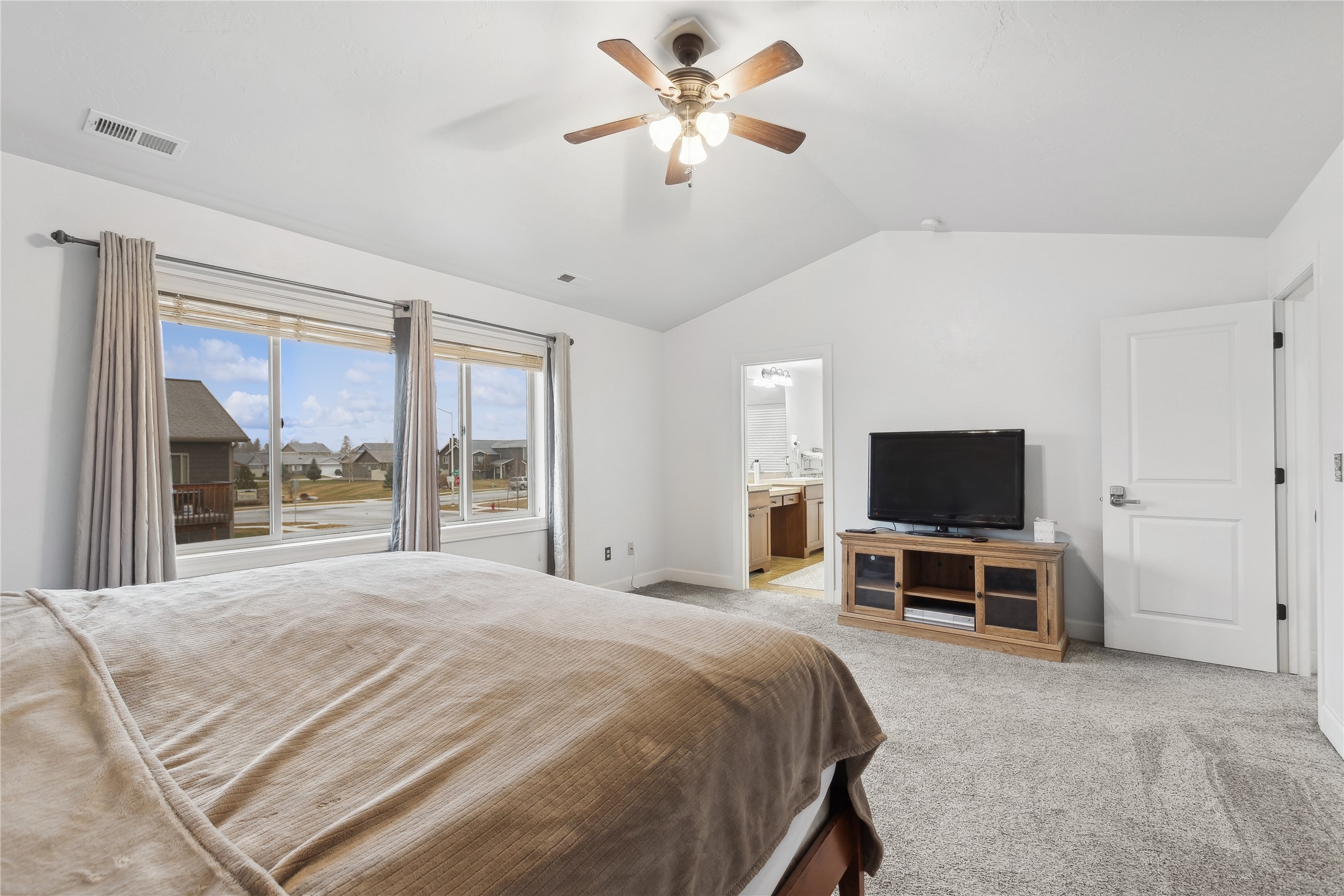 208 Weimar Way Property Photo 21