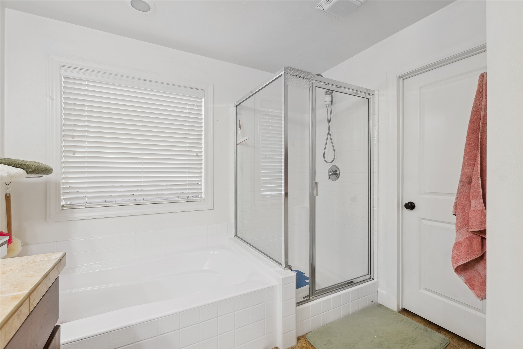 208 Weimar Way Property Photo 25