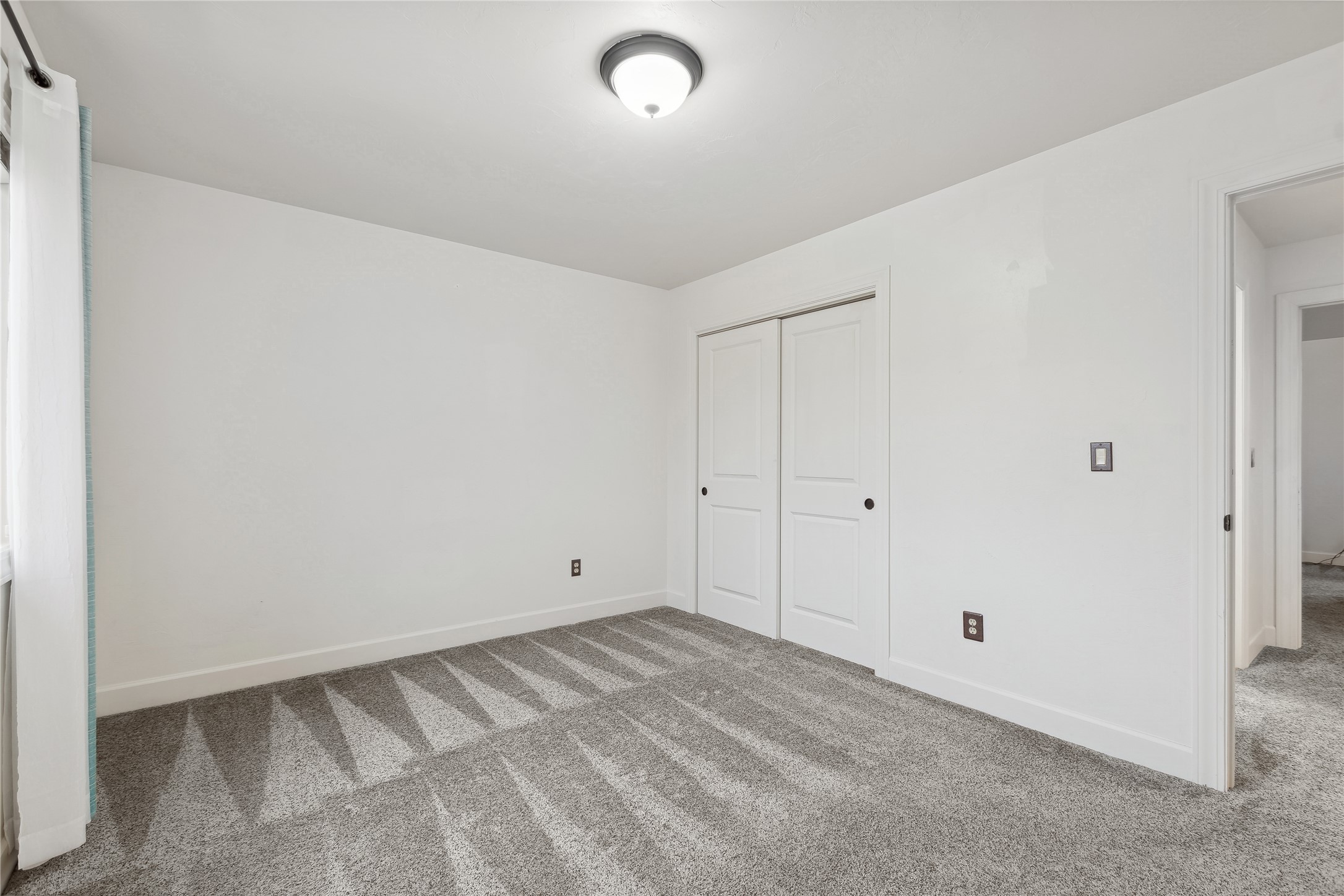 208 Weimar Way Property Photo 32