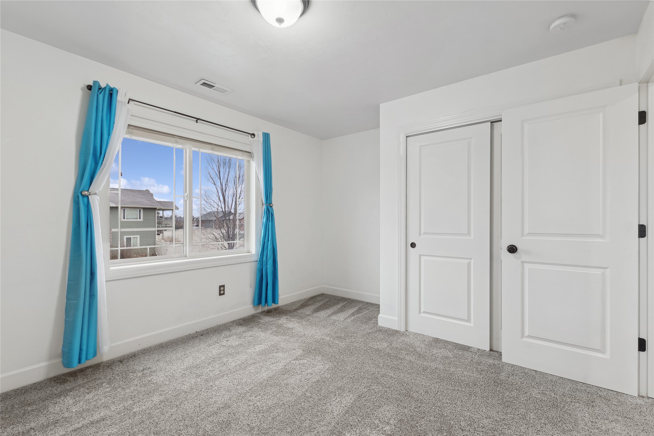 208 Weimar Way Property Photo 34