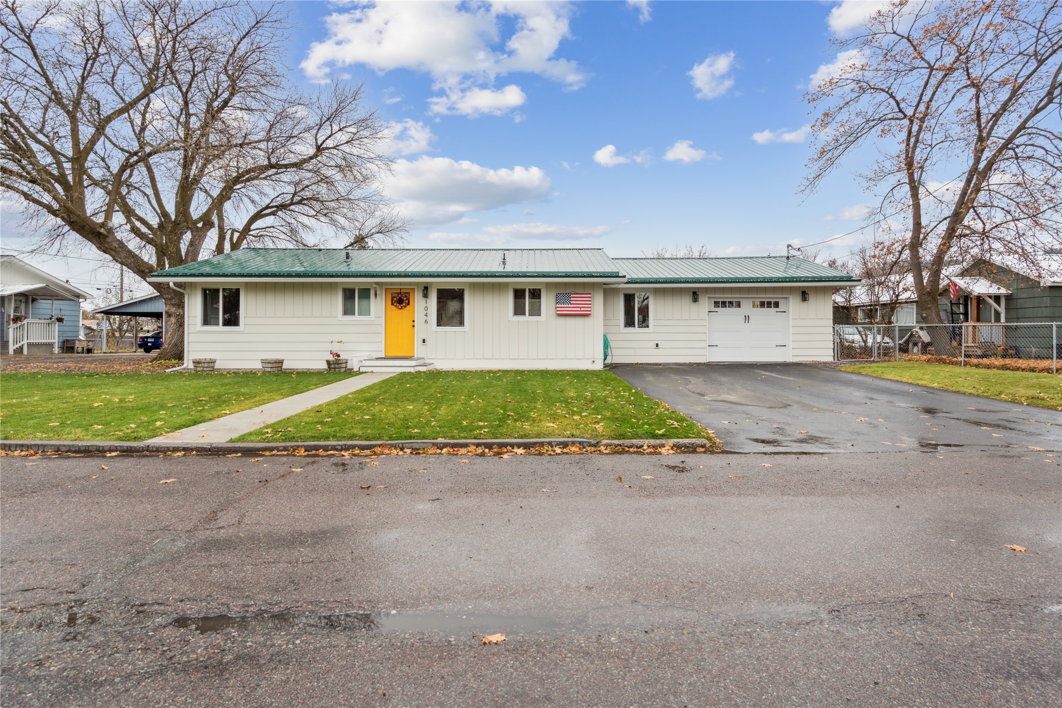 1046 6th Street W Property Photo 1