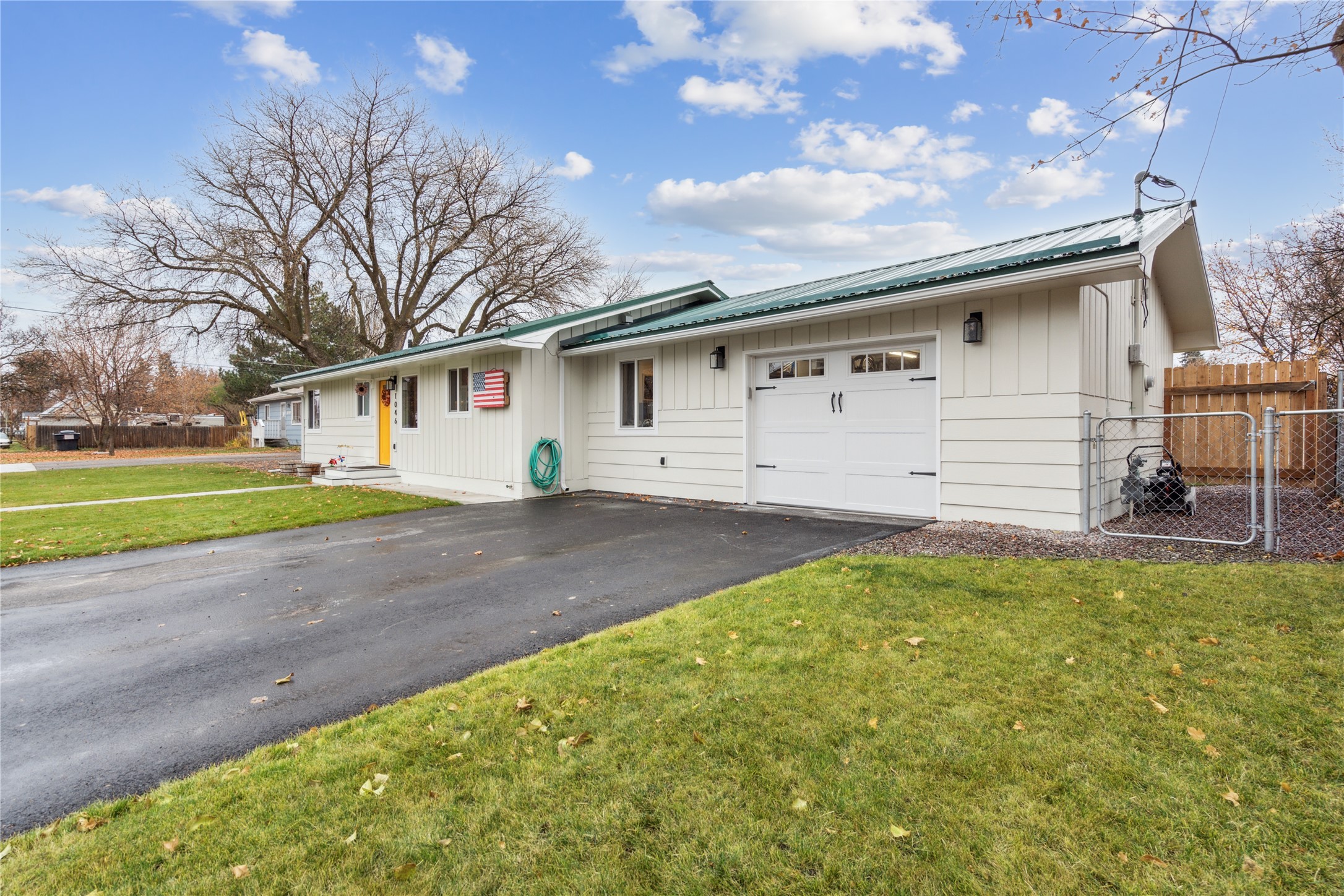 1046 6th Street W Property Photo 2