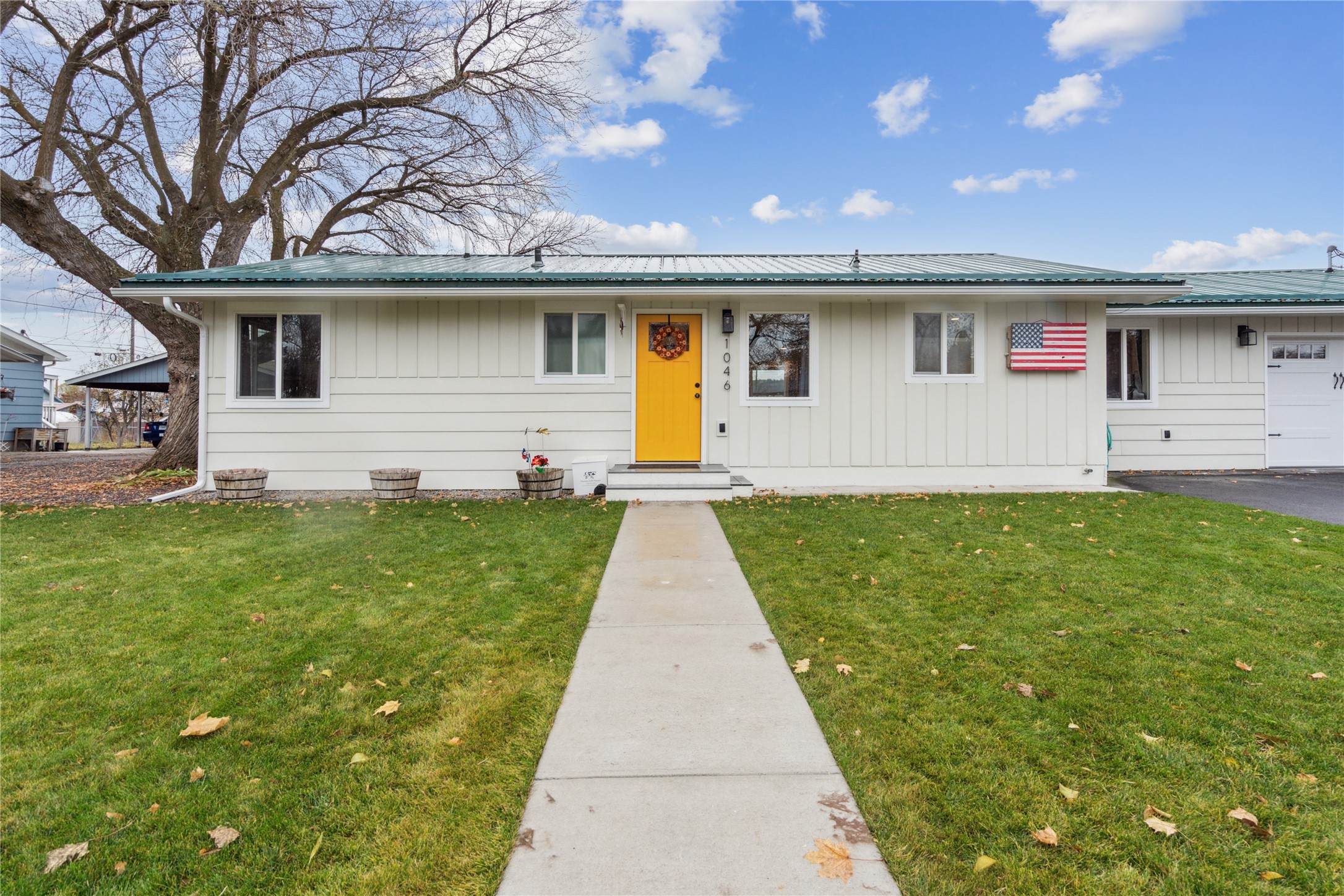 1046 6th Street W Property Photo 3