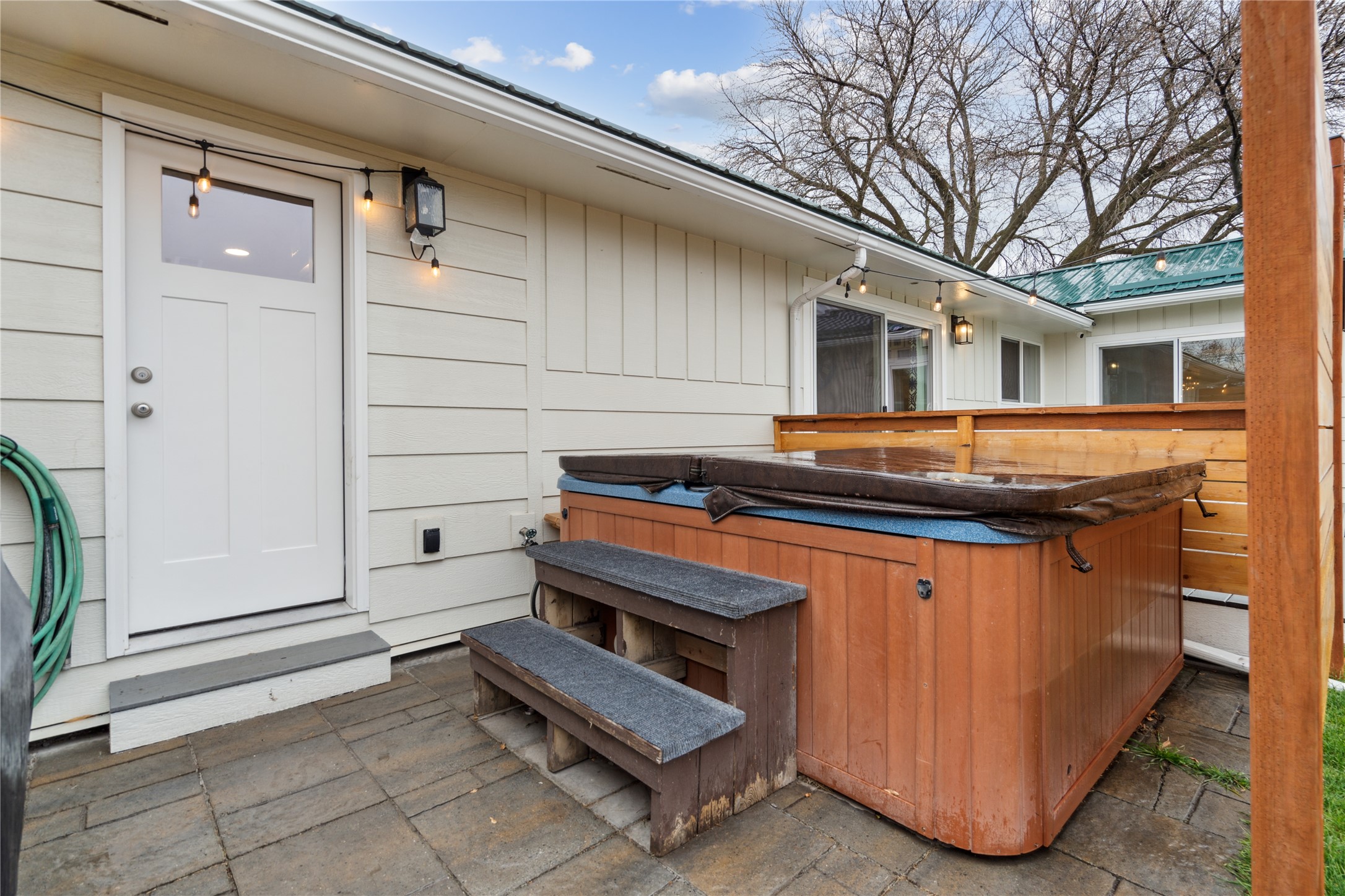 1046 6th Street W Property Photo 5