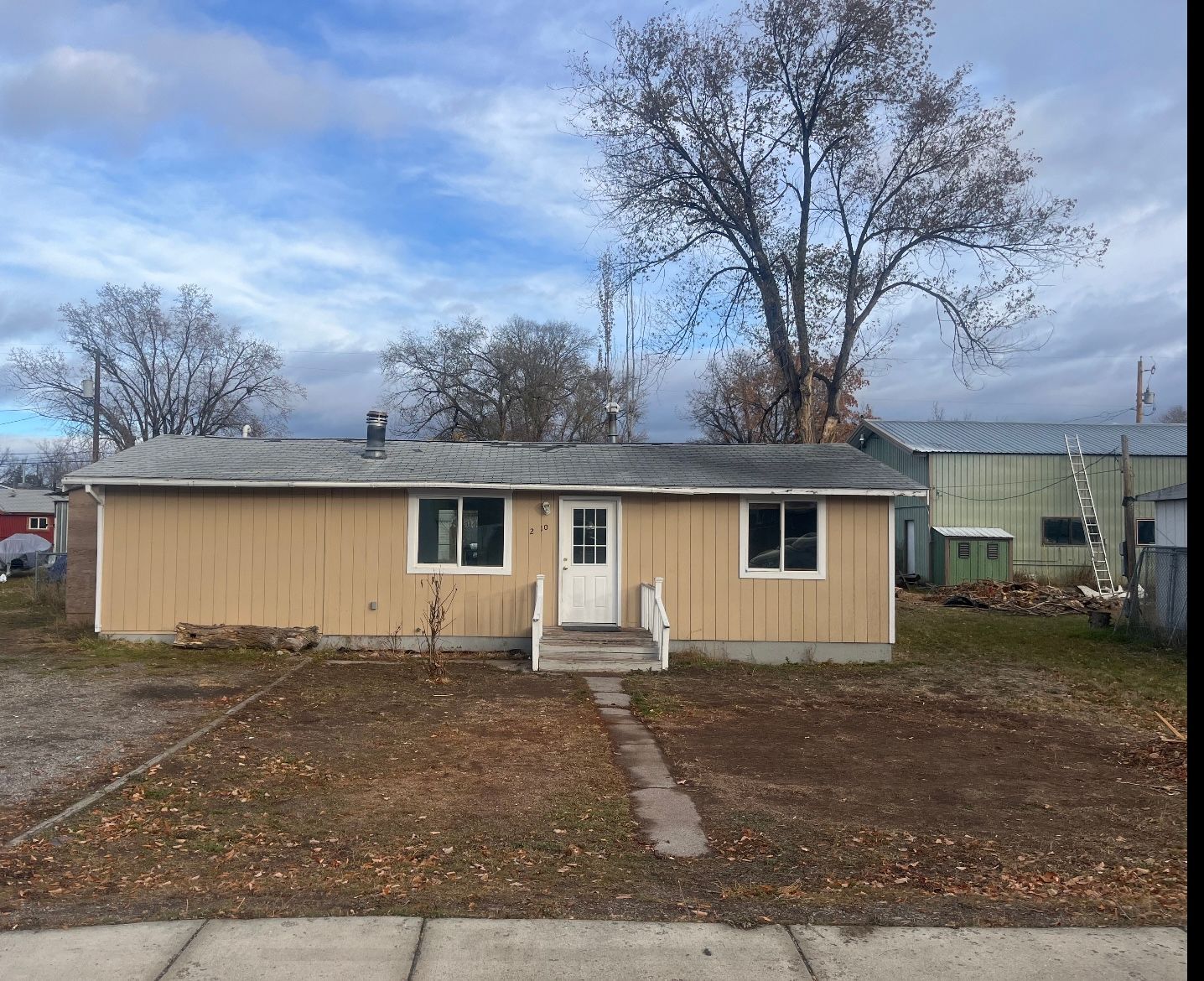 2210 Benton Avenue Property Photo 1