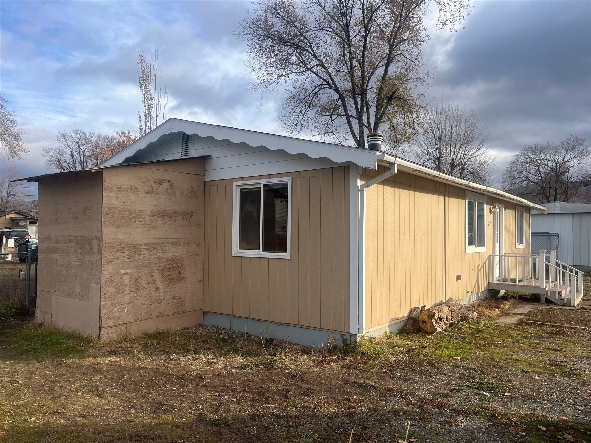 2210 Benton Avenue Property Photo 3