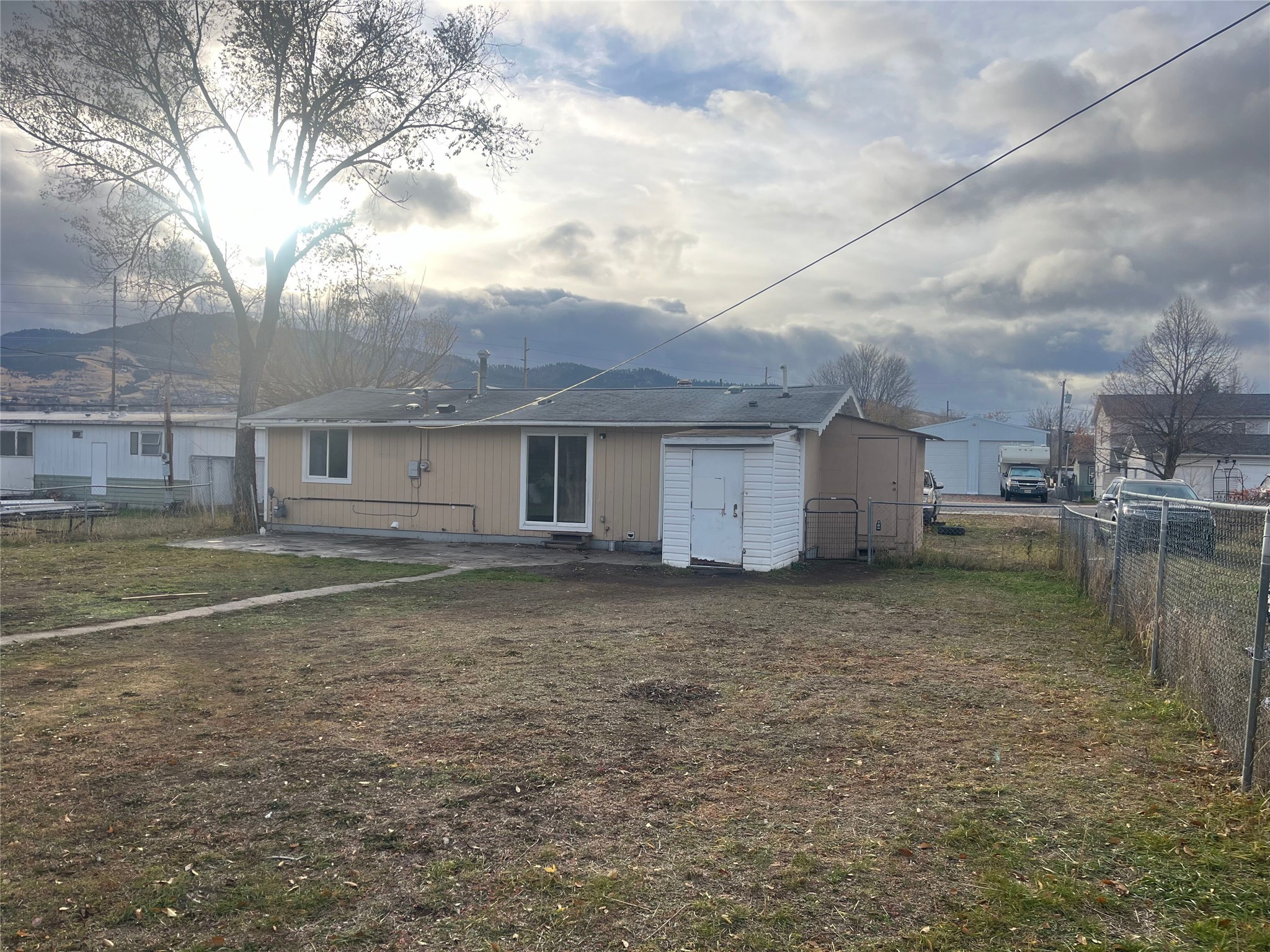 2210 Benton Avenue Property Photo 4