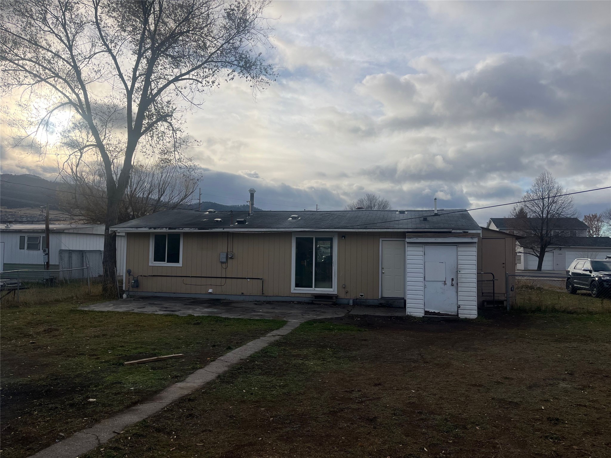 2210 Benton Avenue Property Photo 5