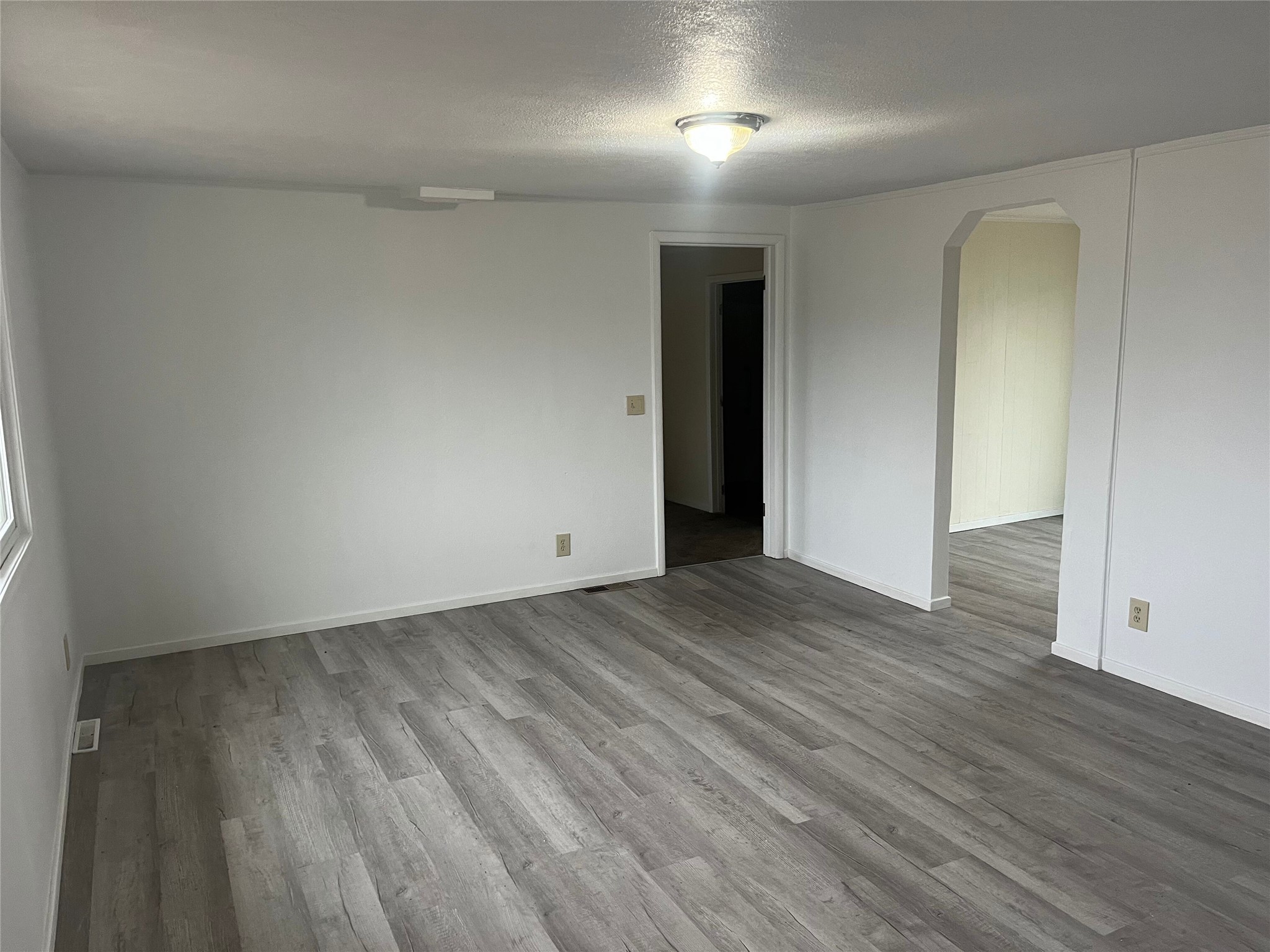 2210 Benton Avenue Property Photo 6