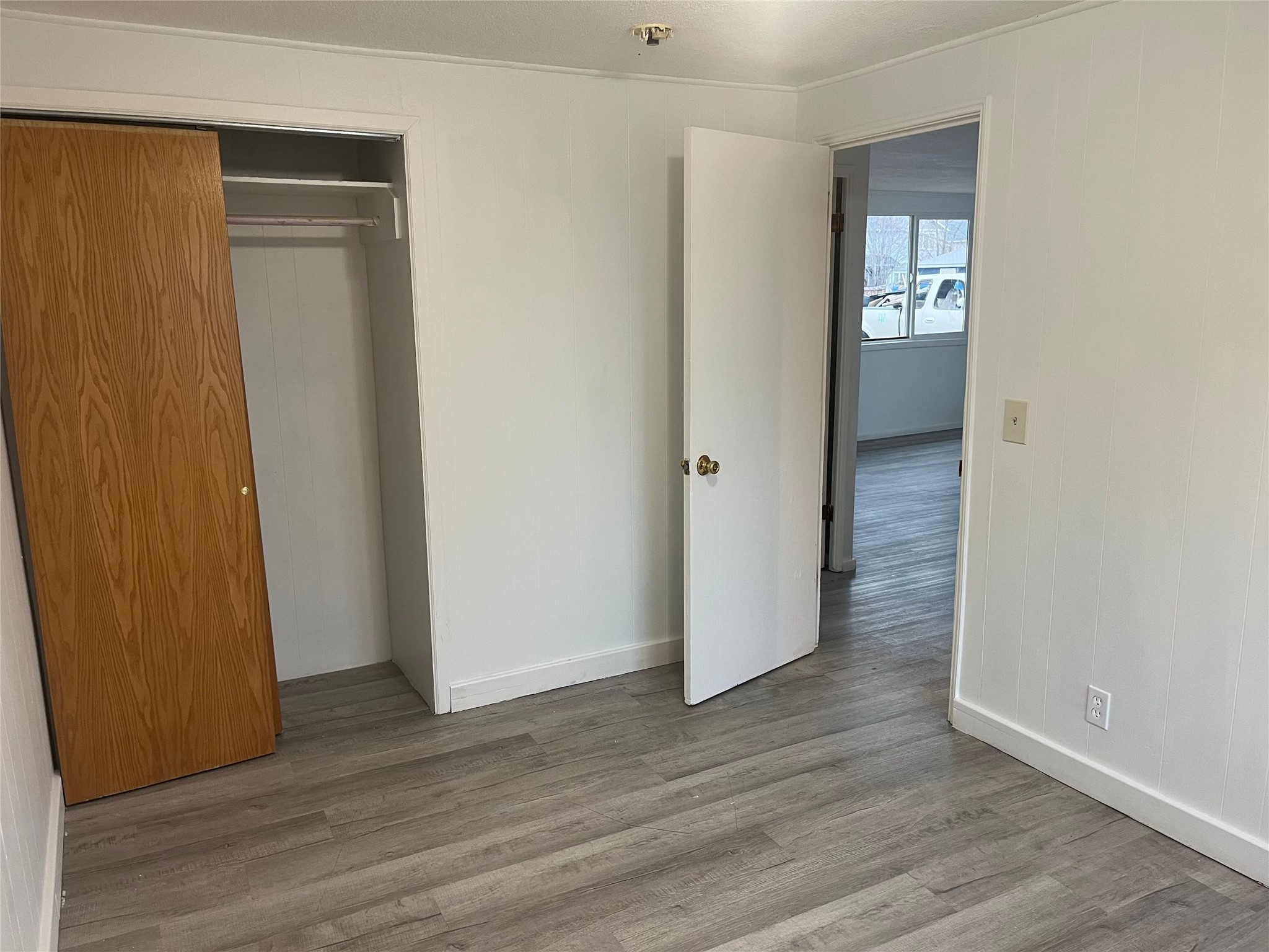2210 Benton Avenue Property Photo 9