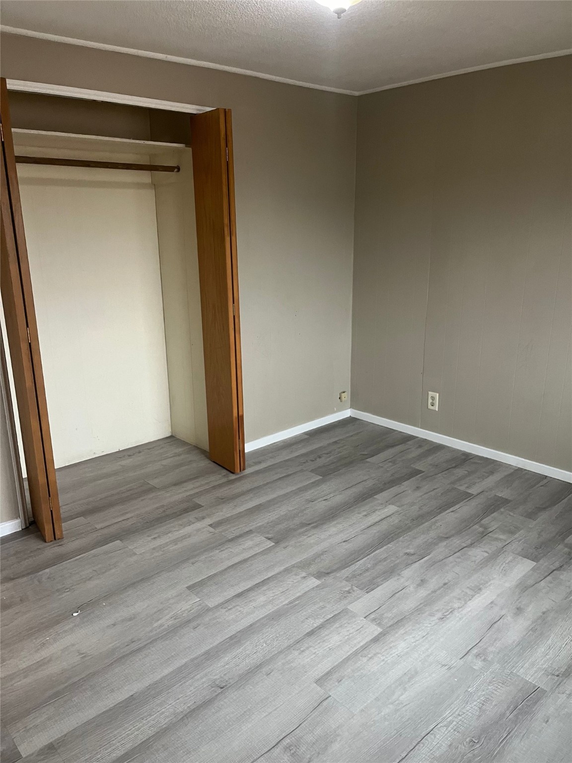 2210 Benton Avenue Property Photo 10
