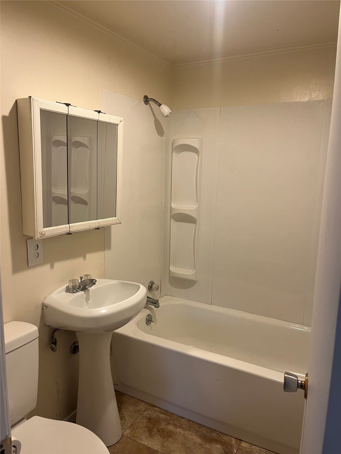 2210 Benton Avenue Property Photo 11