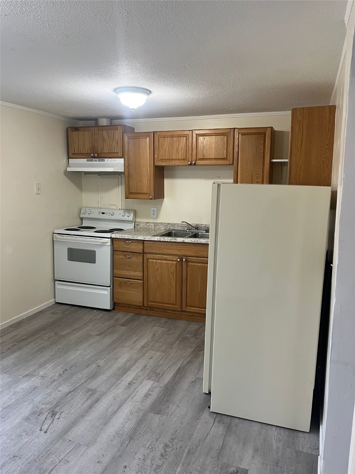 2210 Benton Avenue Property Photo 12