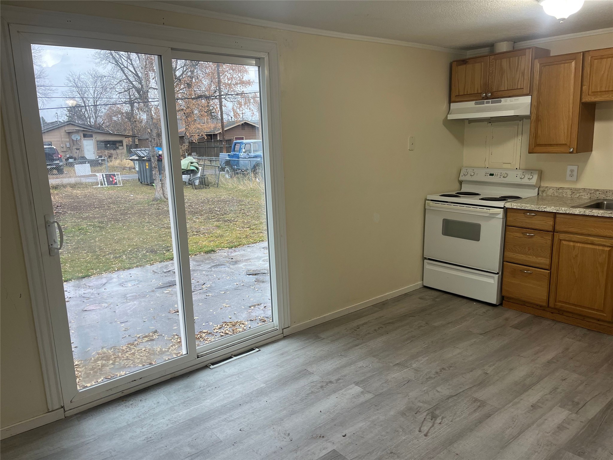 2210 Benton Avenue Property Photo 13