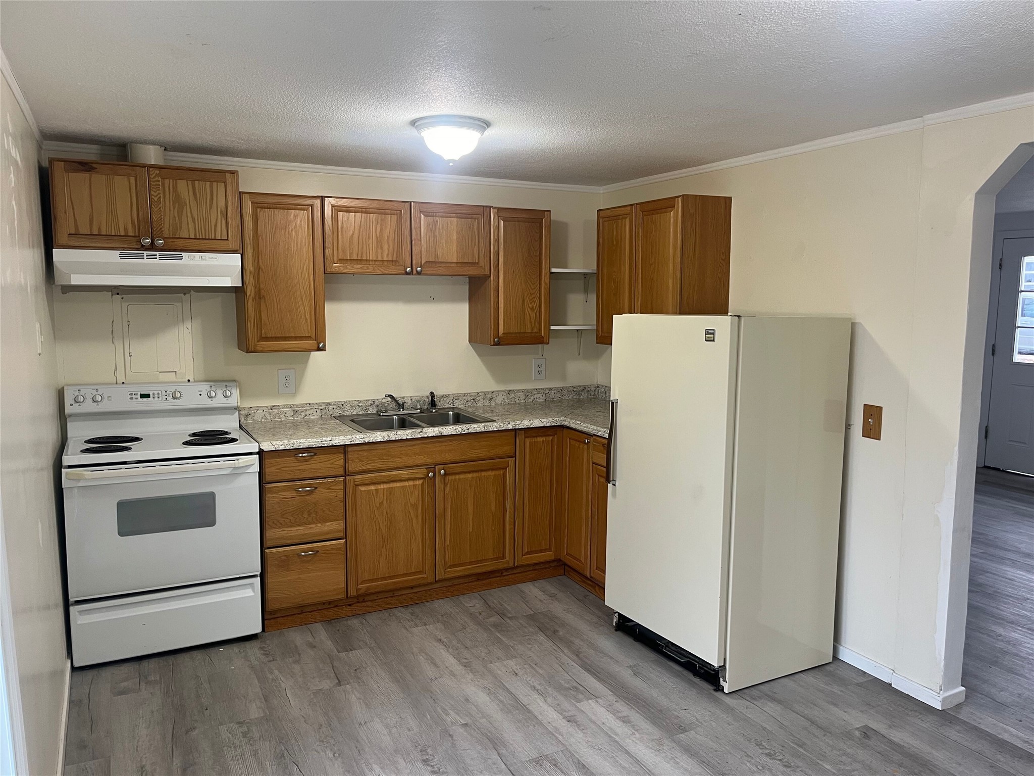 2210 Benton Avenue Property Photo 14