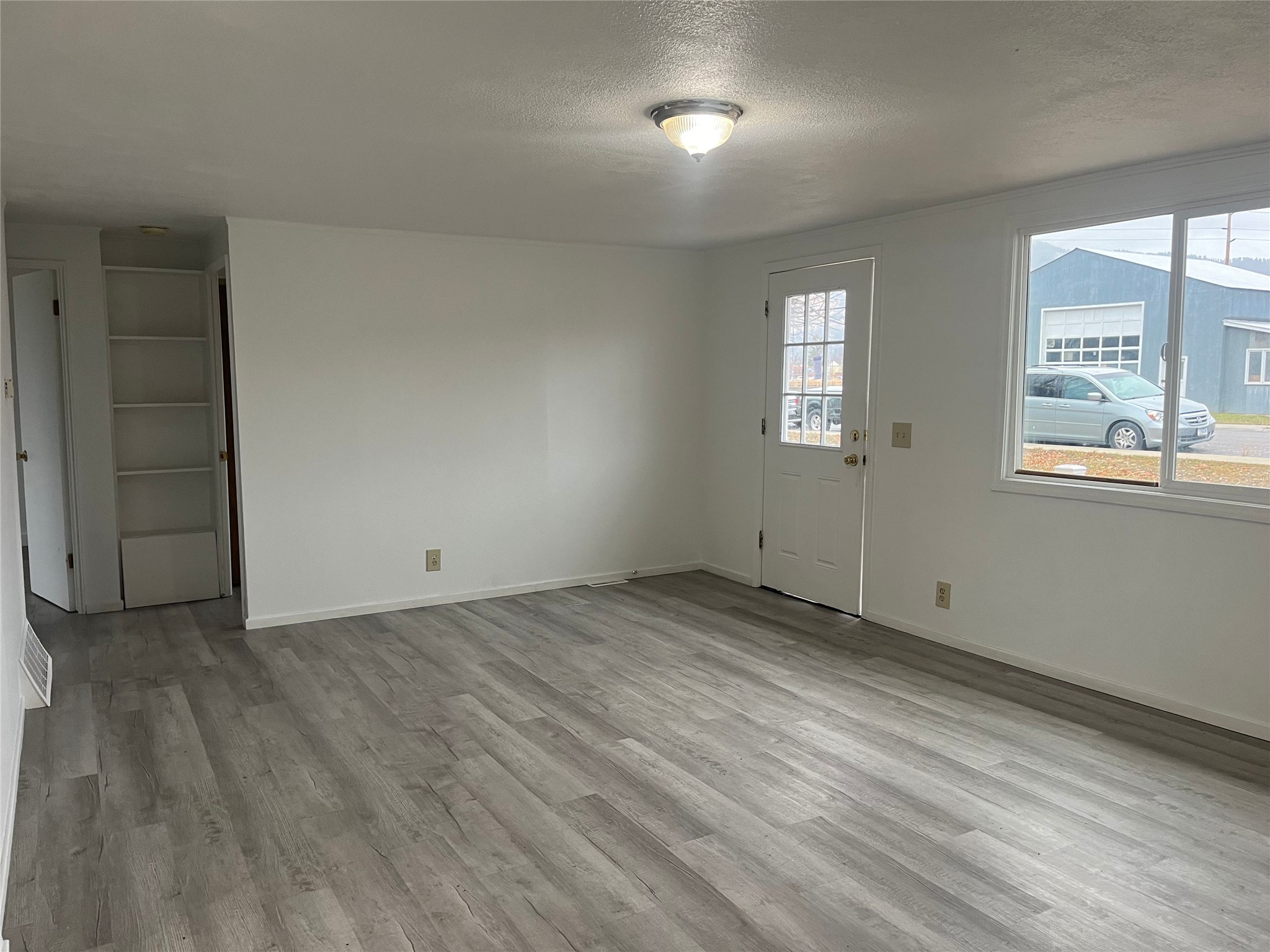 2210 Benton Avenue Property Photo 18