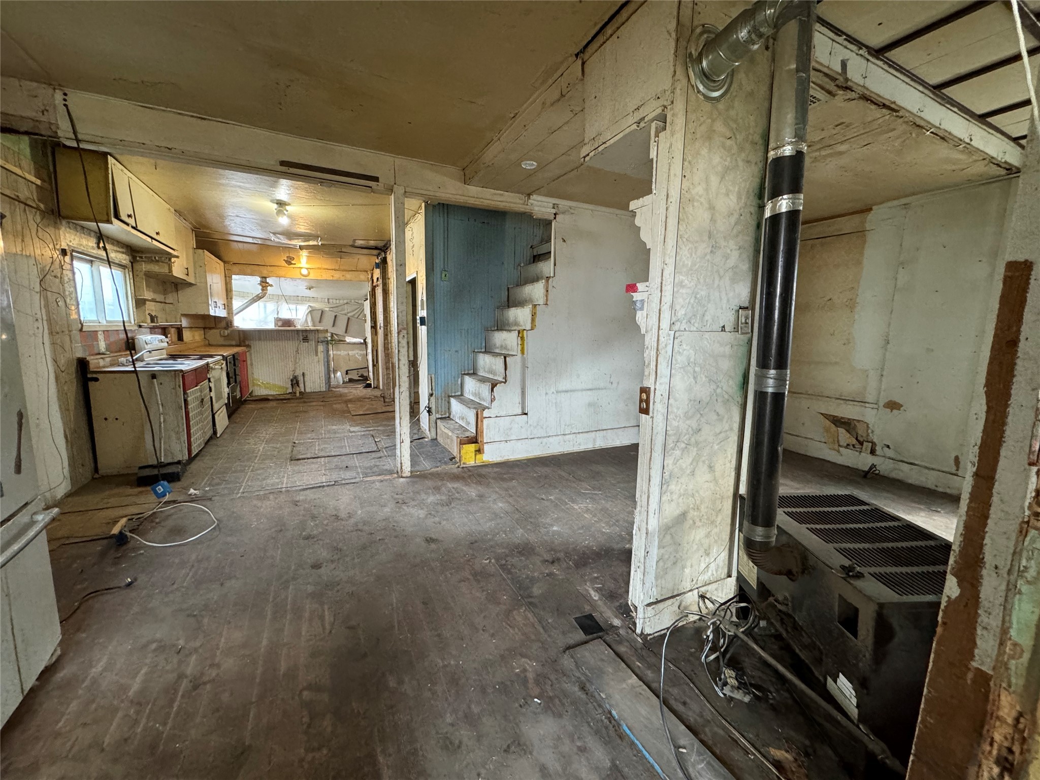 703 Birch Street Property Photo 5
