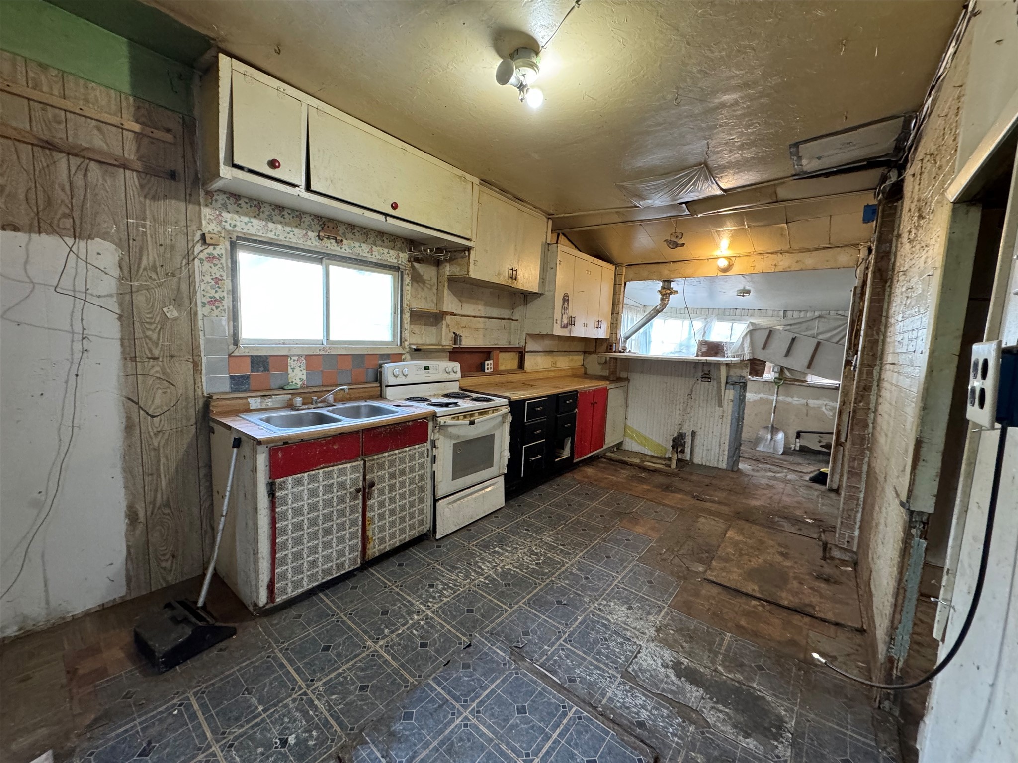 703 Birch Street Property Photo 6