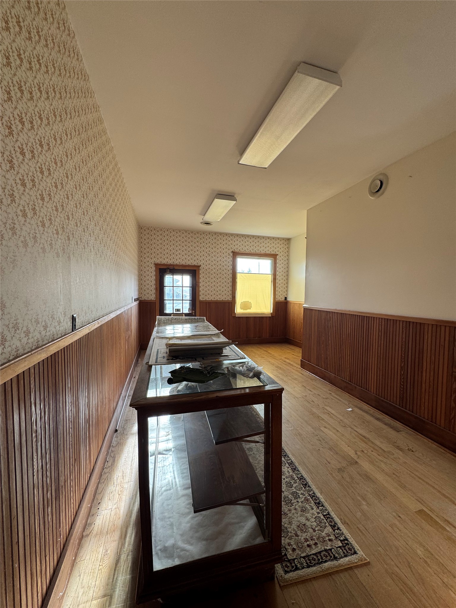 25 Main Street W Property Photo 29