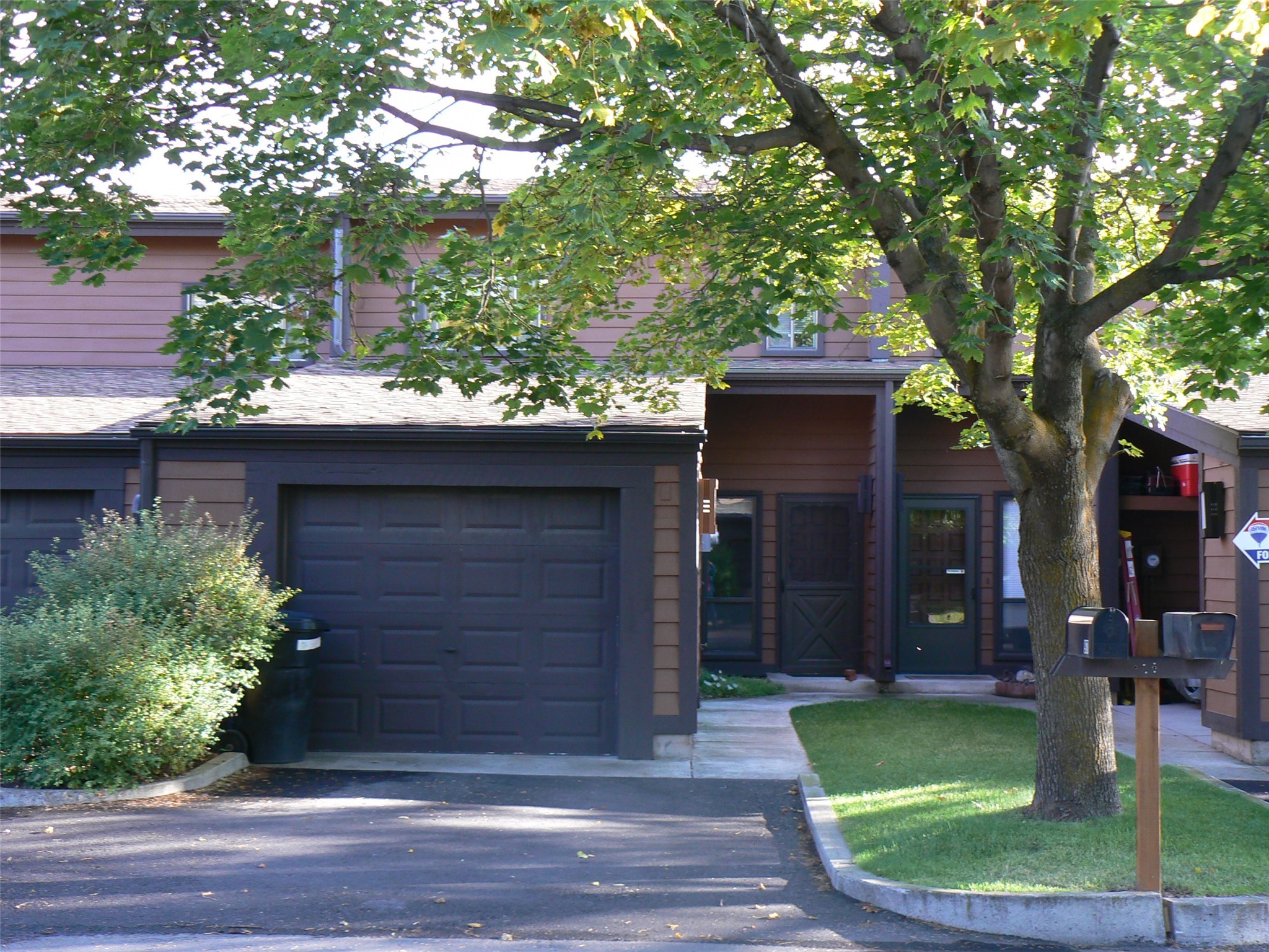 97 Hawthorn W Property Photo 1