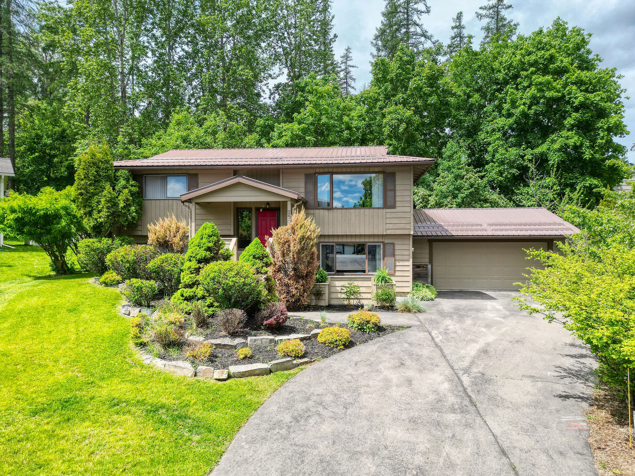 250 Fox Farm Drive Property Photo