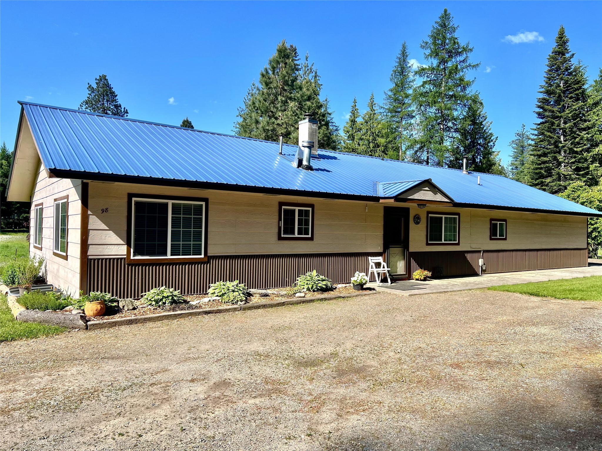98 Railroad Avenue Property Photo 1
