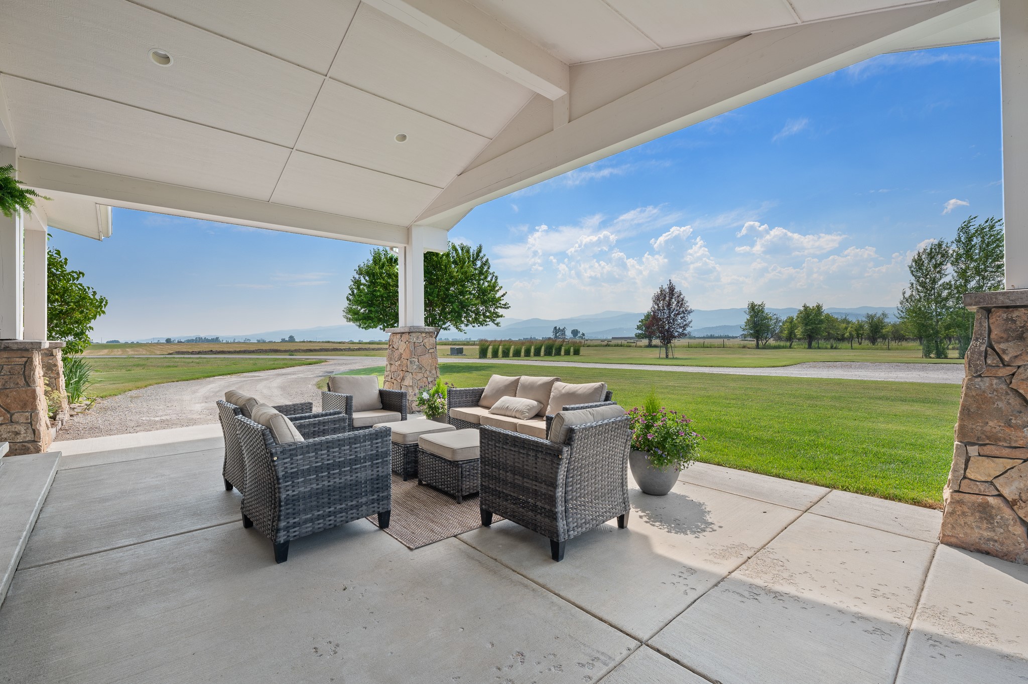 1221 Majestic View Lane Property Photo 6