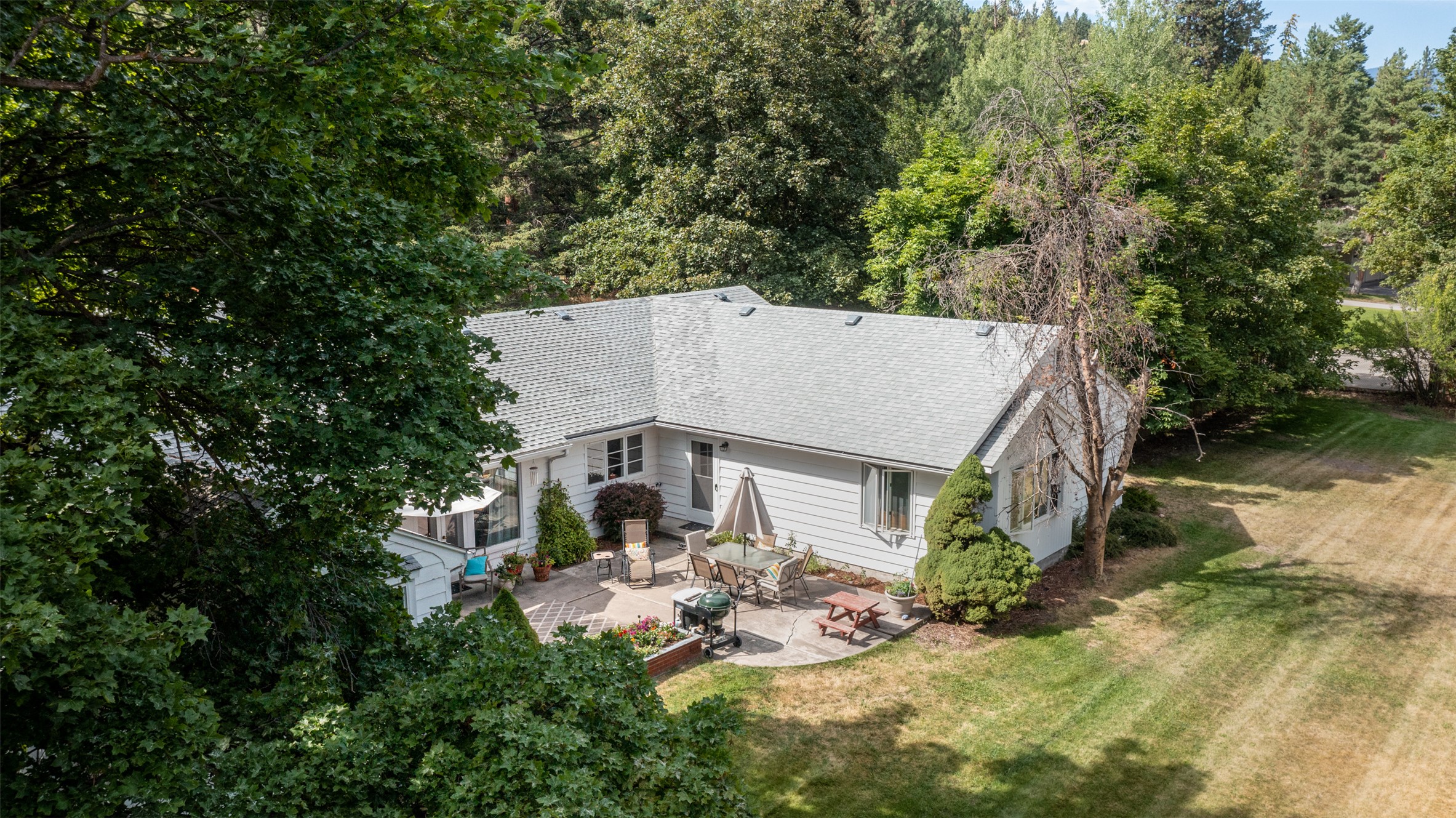 1616 Greenough Drive W Property Photo 3