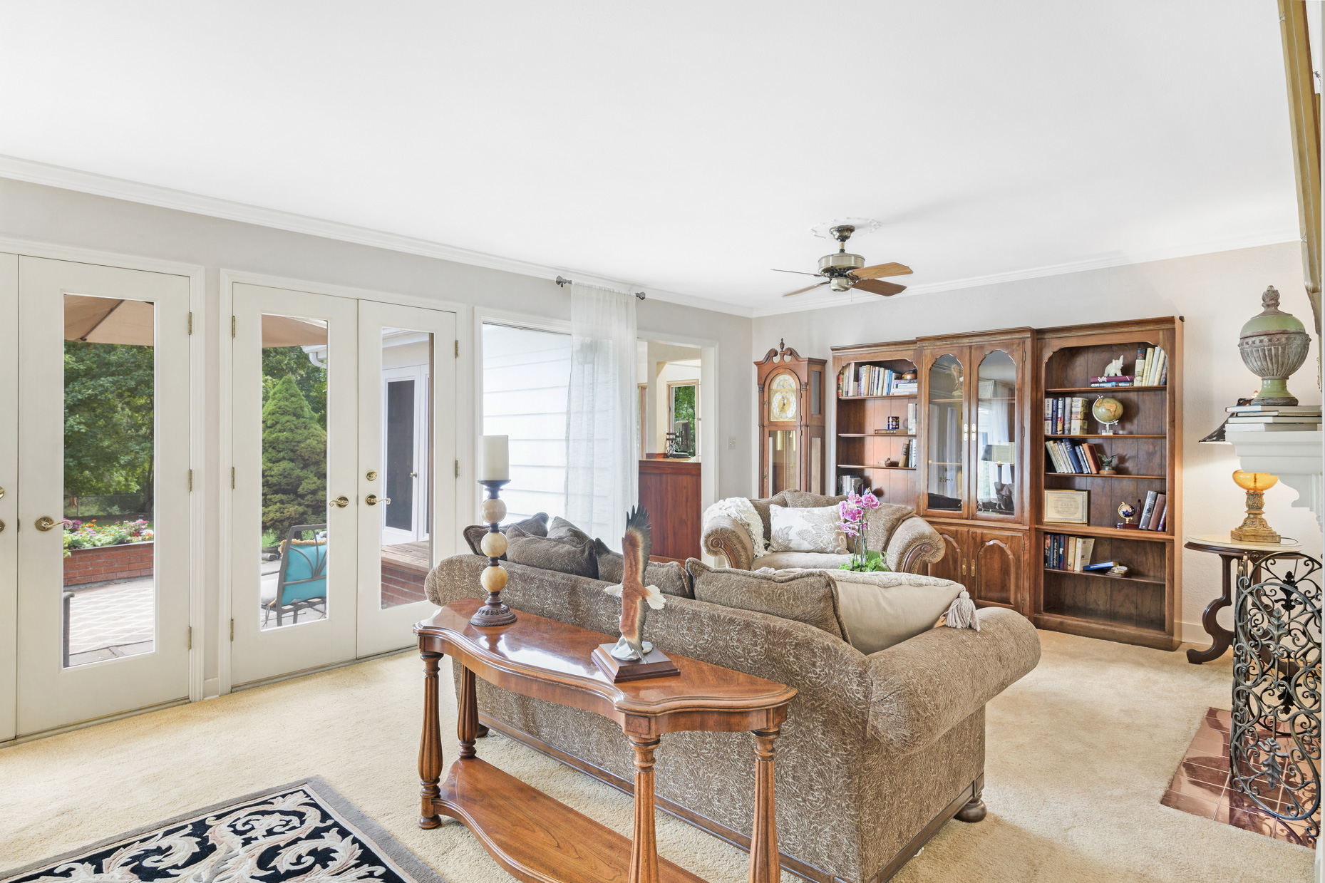 1616 Greenough Drive W Property Photo 8