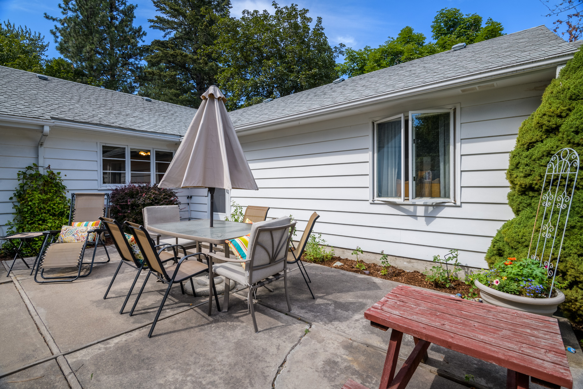 1616 Greenough Drive W Property Photo 15