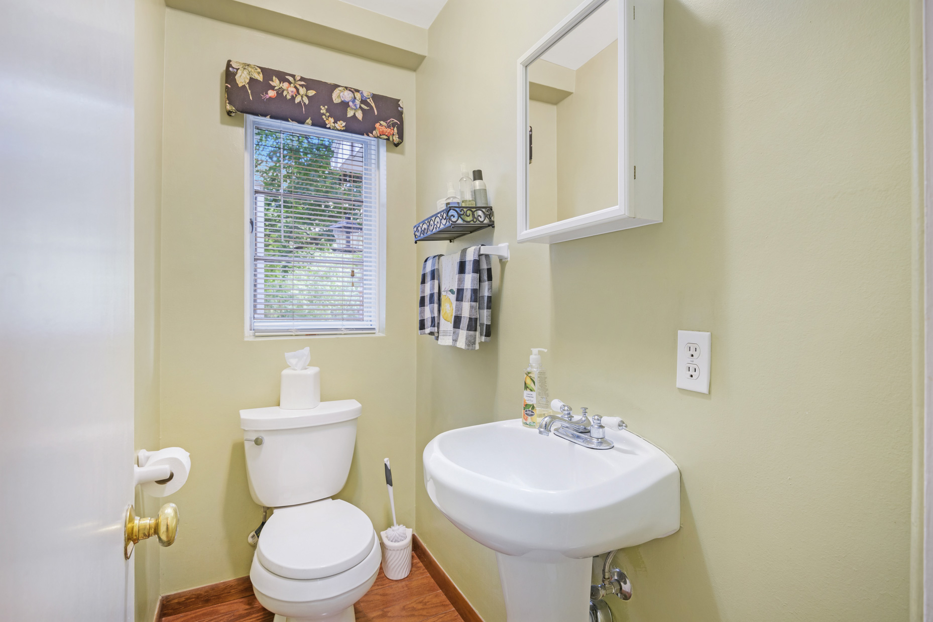 1616 Greenough Drive W Property Photo 37