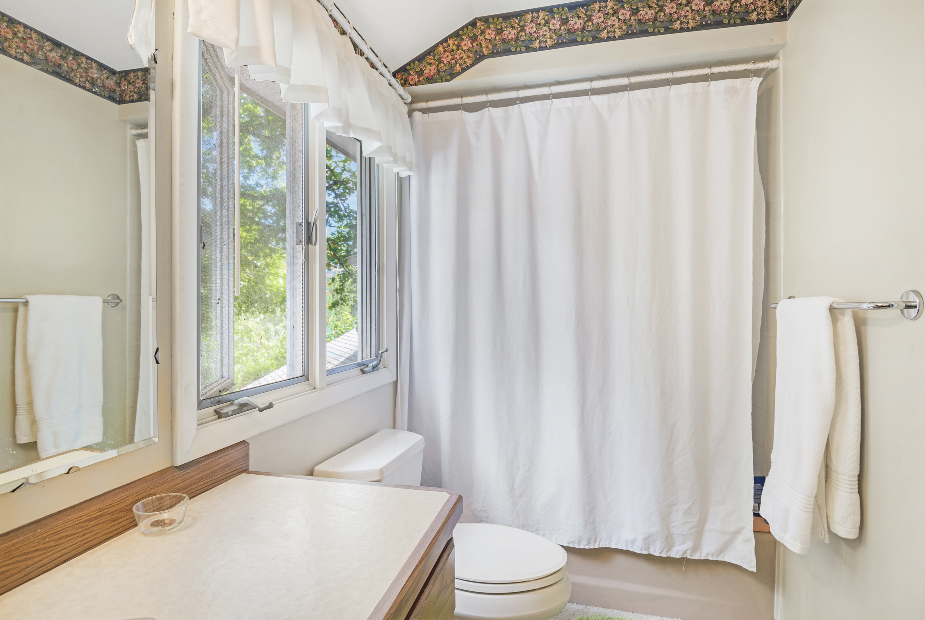 1616 Greenough Drive W Property Photo 40