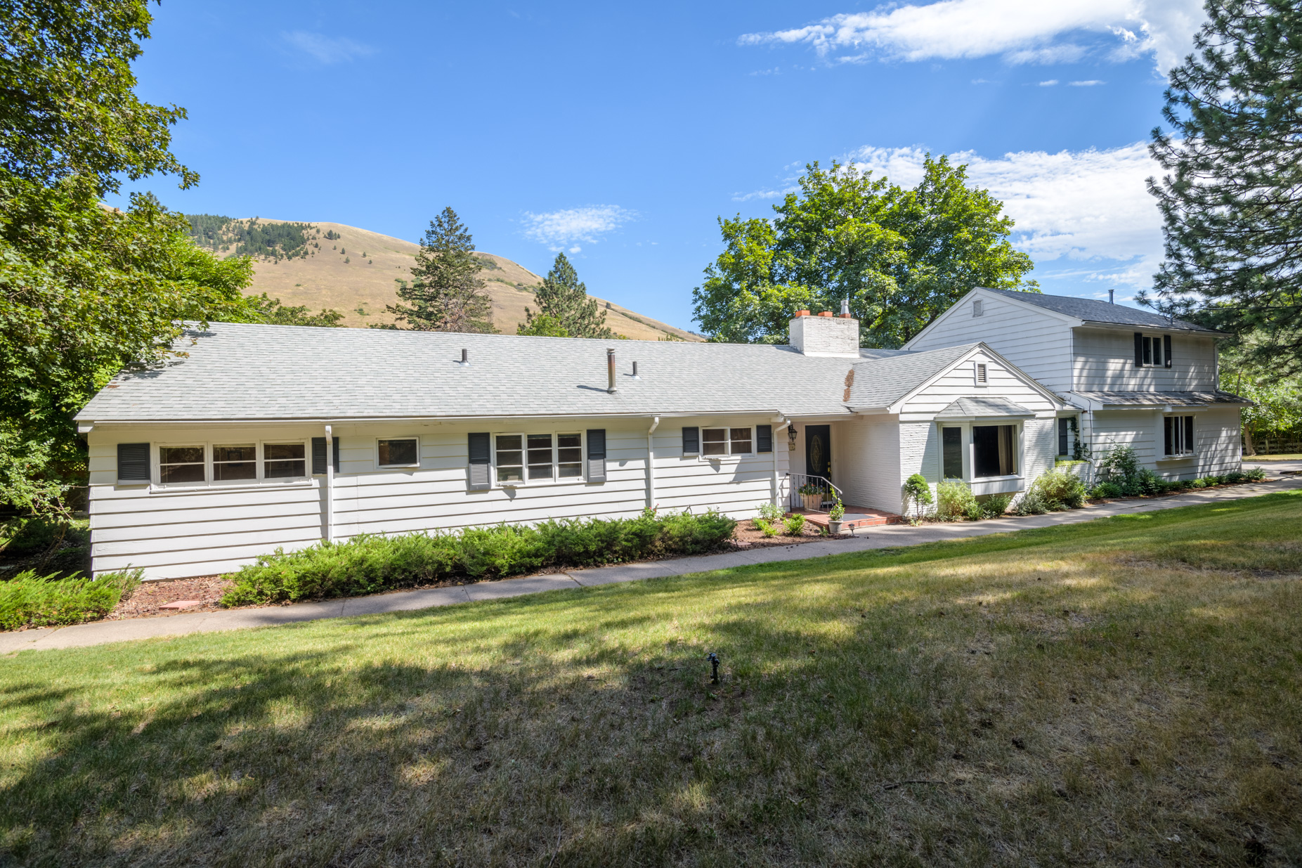 1616 Greenough Drive W Property Photo 42