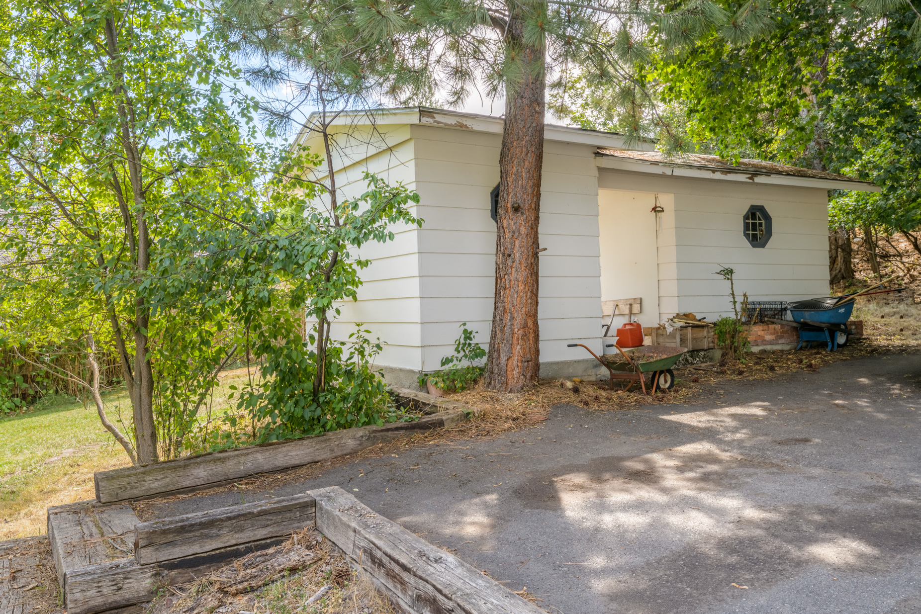 1616 Greenough Drive W Property Photo 48